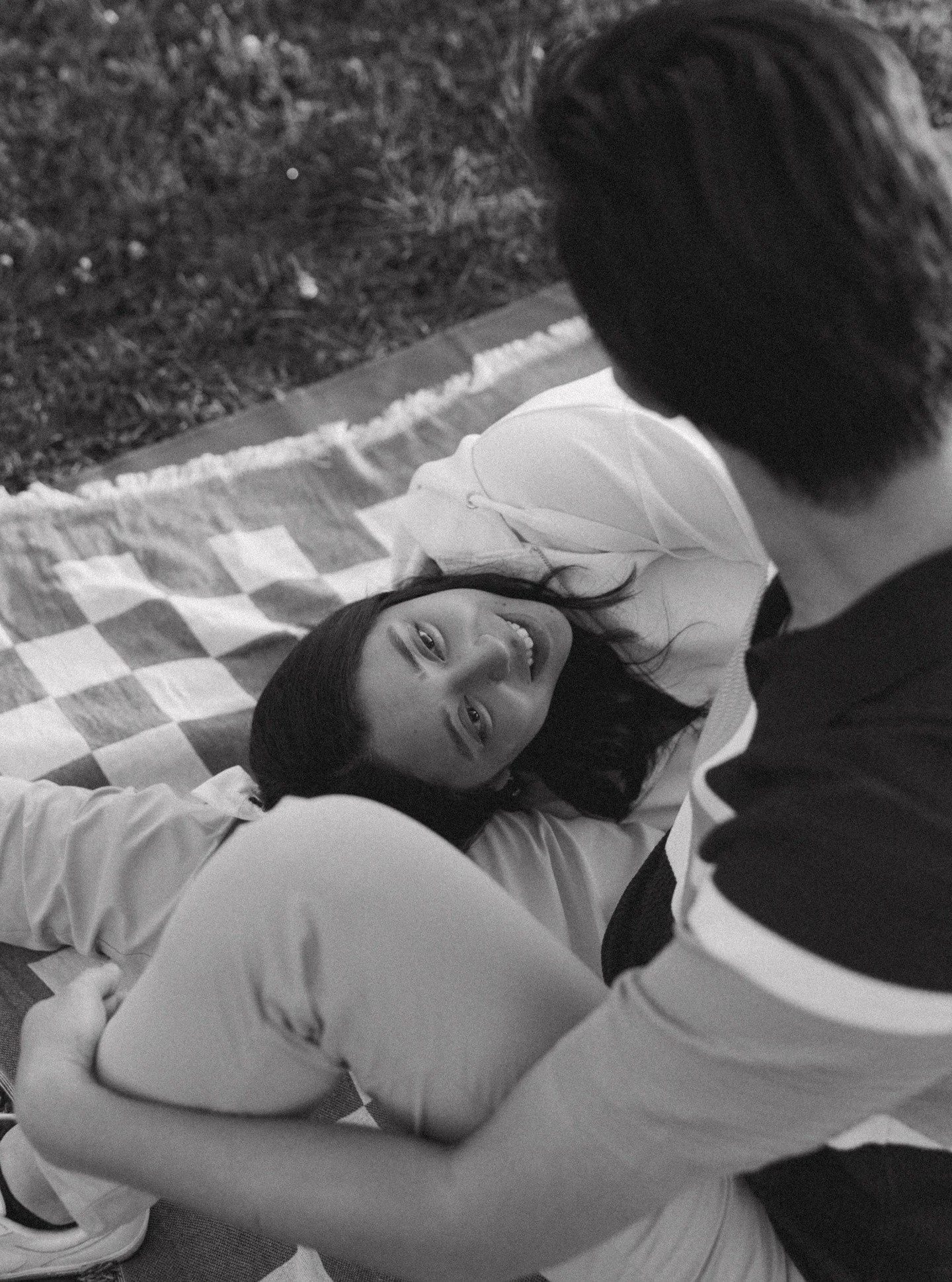 Engagement sessions don&rsquo;t have to feel stiff or posed, they should feel like you. 🤍

Whether it&rsquo;s dancing barefoot on the beach, popping champagne on a downtown rooftop, sharing a cozy picnic, or wandering through Balboa Park&hellip; you