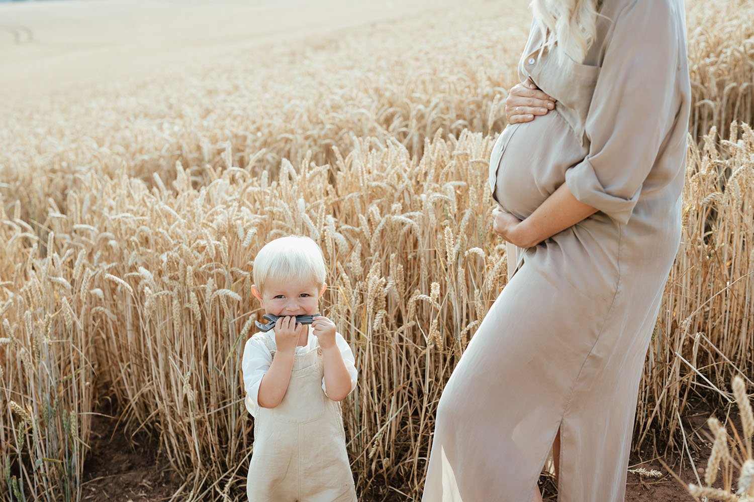 outdoor maternity photography herefordshire64.jpg