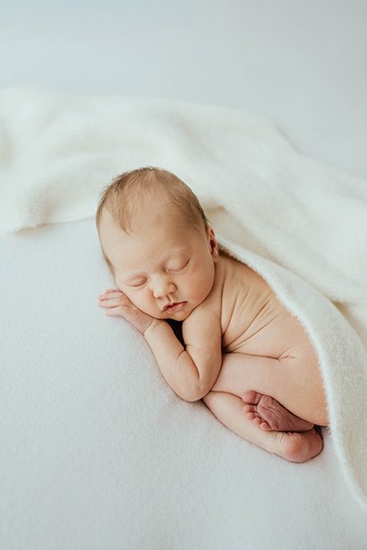 Newborn photography cheltenham 2.jpg