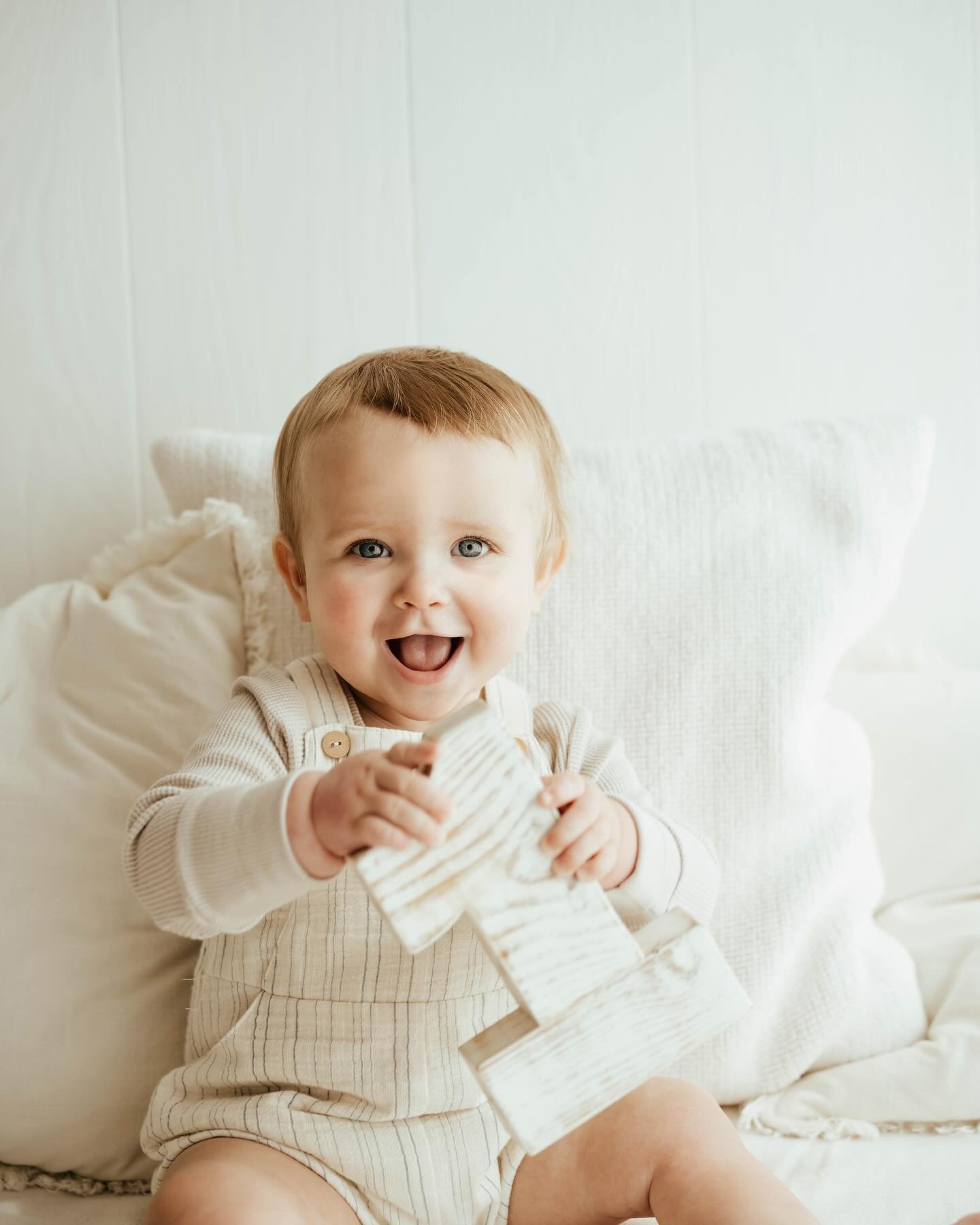 O N E 

First birthdays don&rsquo;t need to involve a cake smash, simply let your little one play in the studio and catch those cheeky smiles and chubby cheeks!!

During these sessions I also update your family photos and get some good games in with 