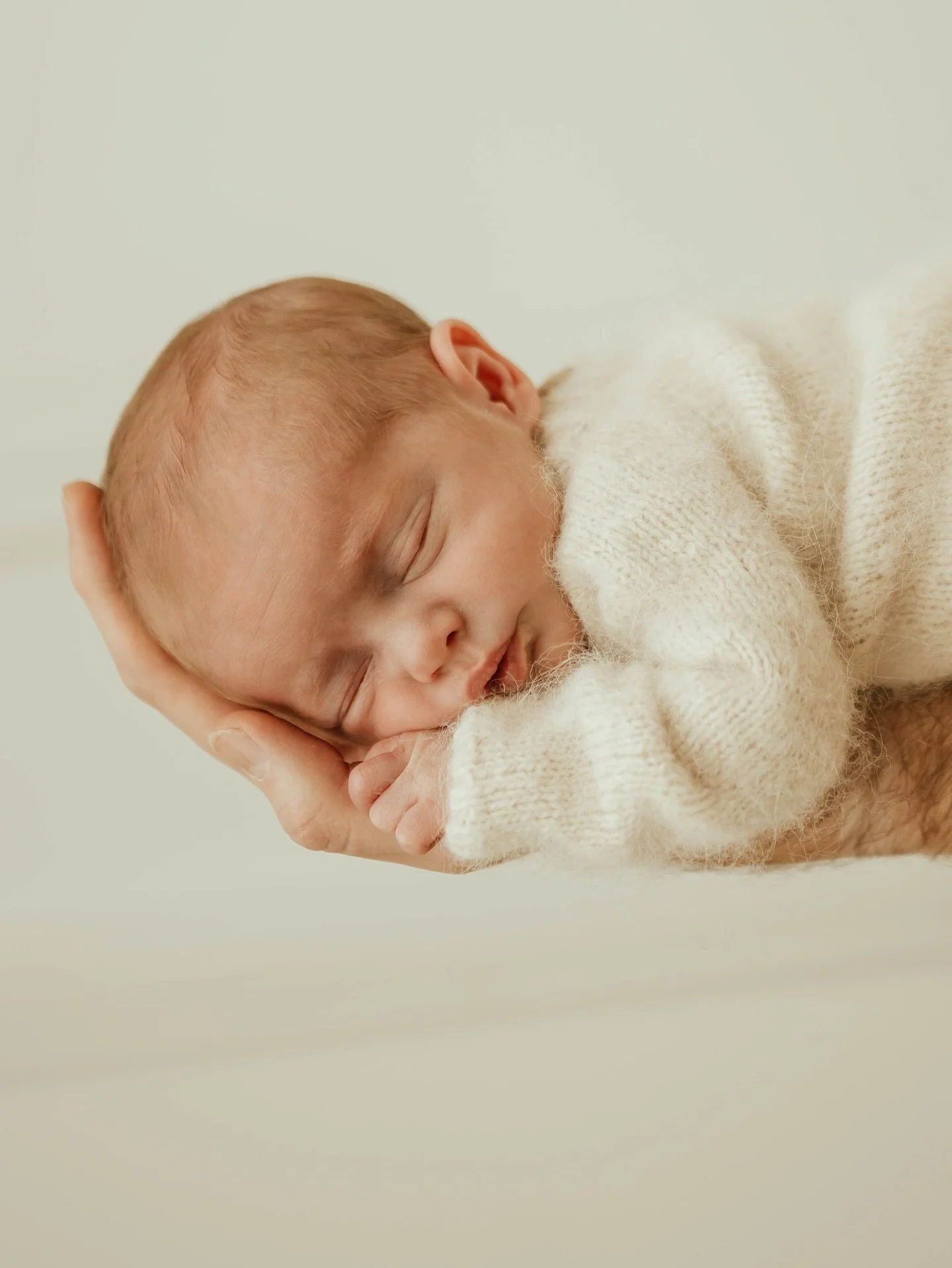Little one you&rsquo;re so loved 🥹

Only a handful of slots left for 2025 babies, at this time of year I always recommend booking in advance. 

I won&rsquo;t be able to take on as many last minute bookings as I normally would with Christmas as a dea