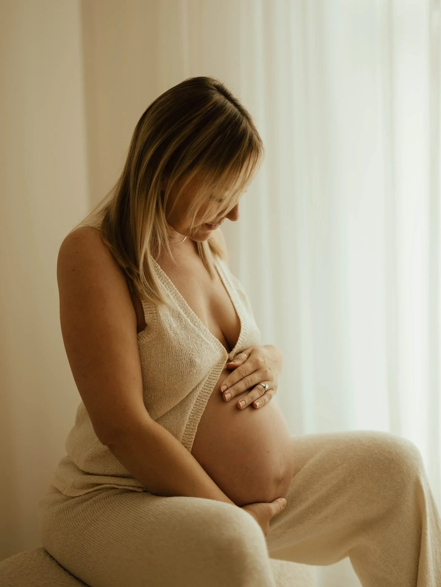 Those magical pregnancy moments&hellip;..🫶

www.charliesummersportraits.com