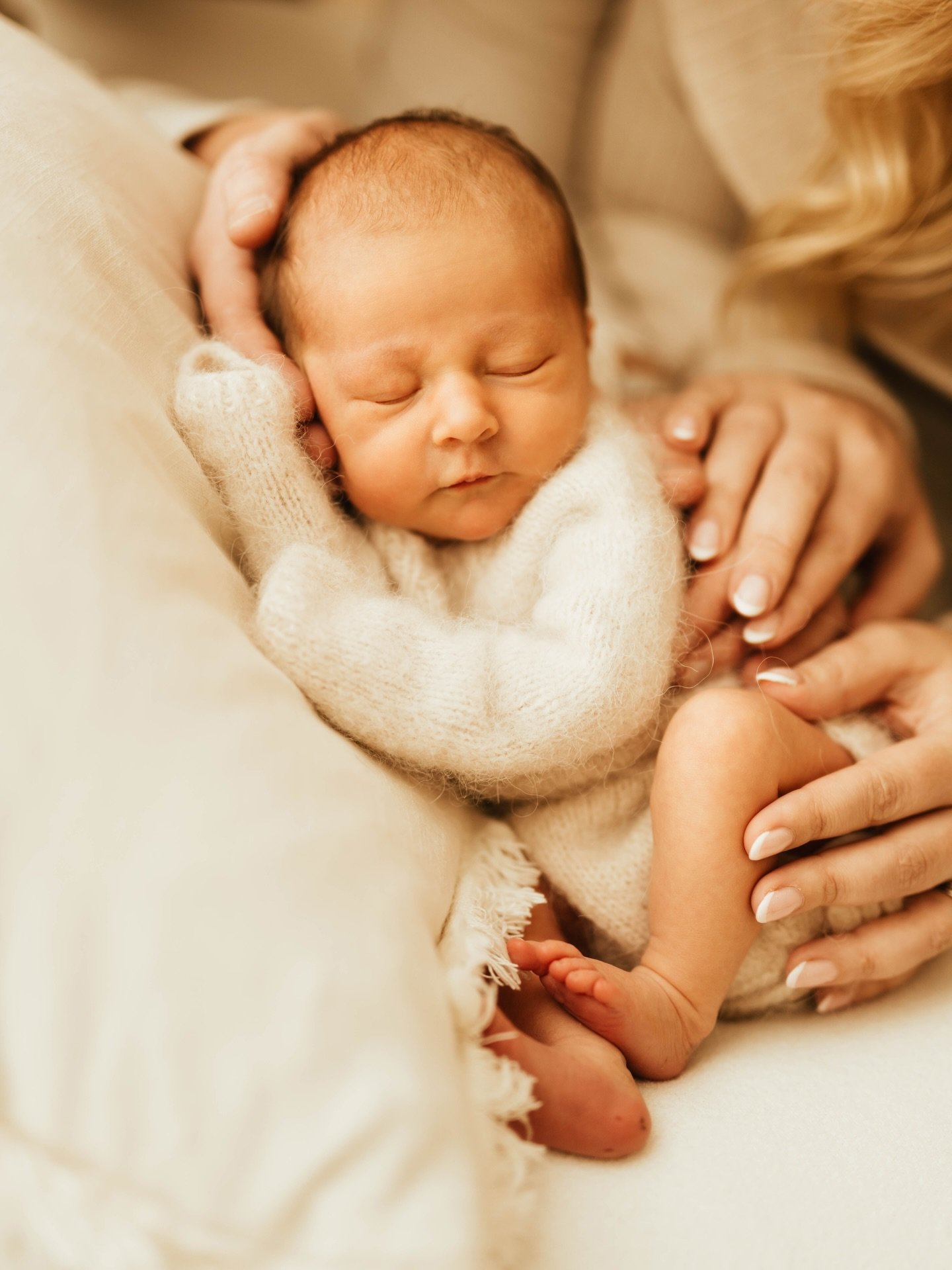 Your great first Christmas as a 3 couldn&rsquo;t be more special ✨✨✨

I&rsquo;m so excited to have lots of beautiful newborns in this week, also booking into 2026 🫶

www.charliesummersportraits.com