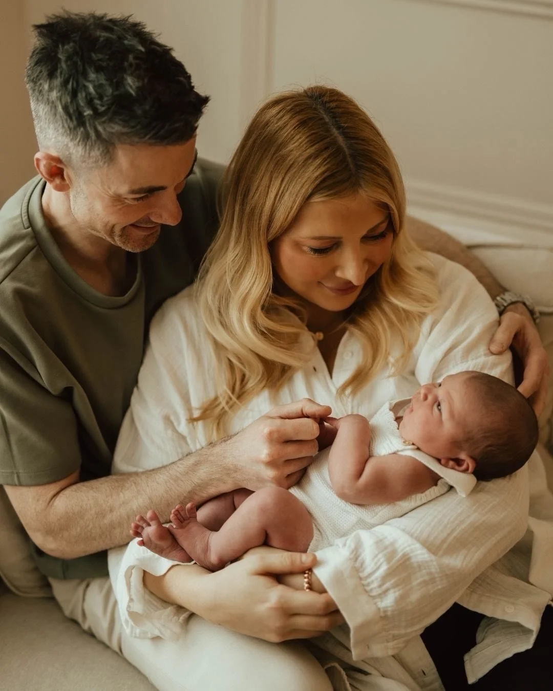 Welcoming all the 2026 babies and the most busy February is off with a bang and all the baby cuddles. 
⠀⠀⠀⠀⠀⠀⠀⠀⠀
@jessica.k.enright with your most beautiful baby girl!
⠀⠀⠀⠀⠀⠀⠀⠀⠀
Already booking into the summer months, get in touch to check your due d