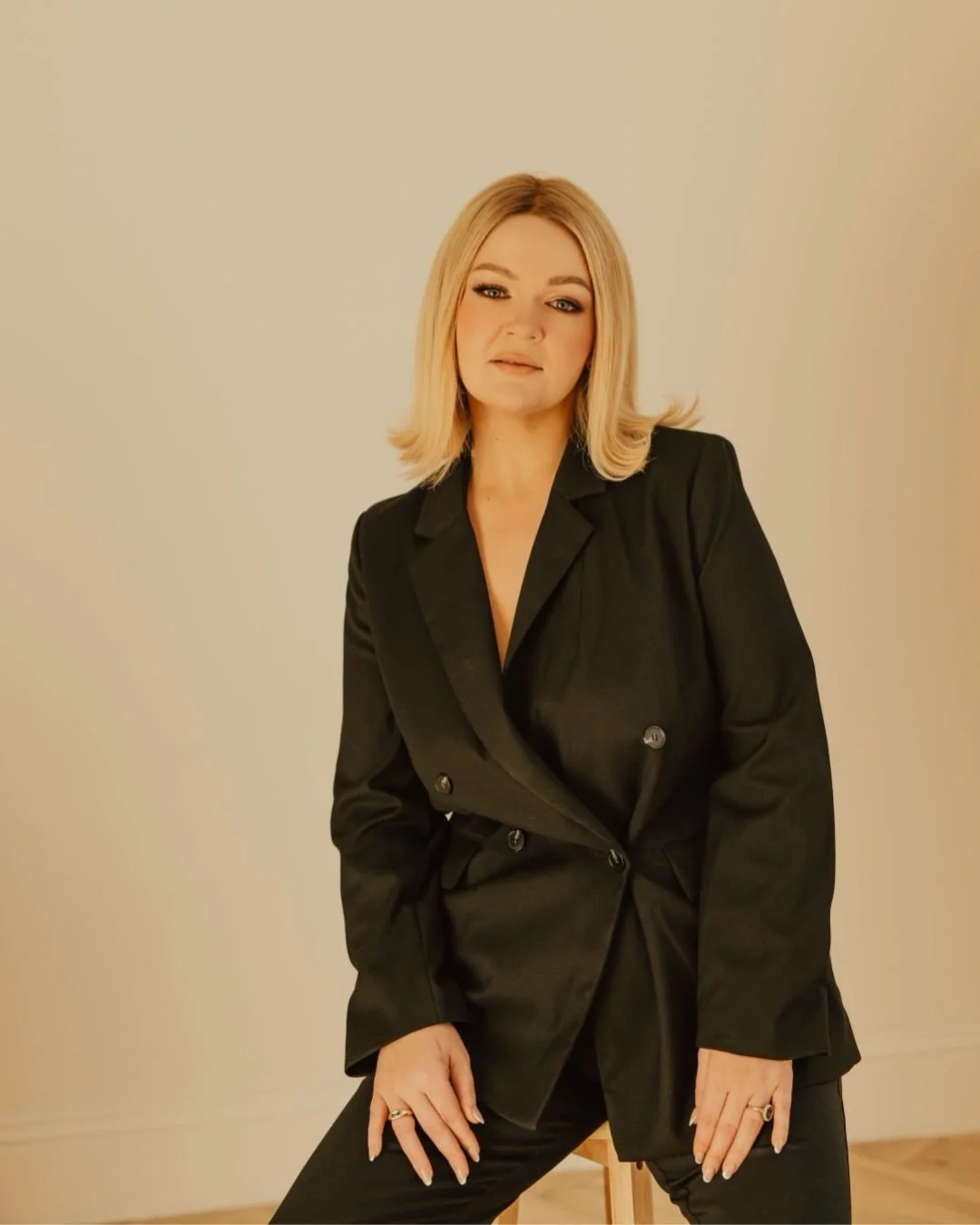 Women in business

Couldn&rsquo;t have loved this epic branding shoot more with the uber talented @laurengoslinghair

She totalled nailed the styling brief plus amazing make up by
@makeup_by_alexandra.s

This just showed me how much I LOVE chatting t