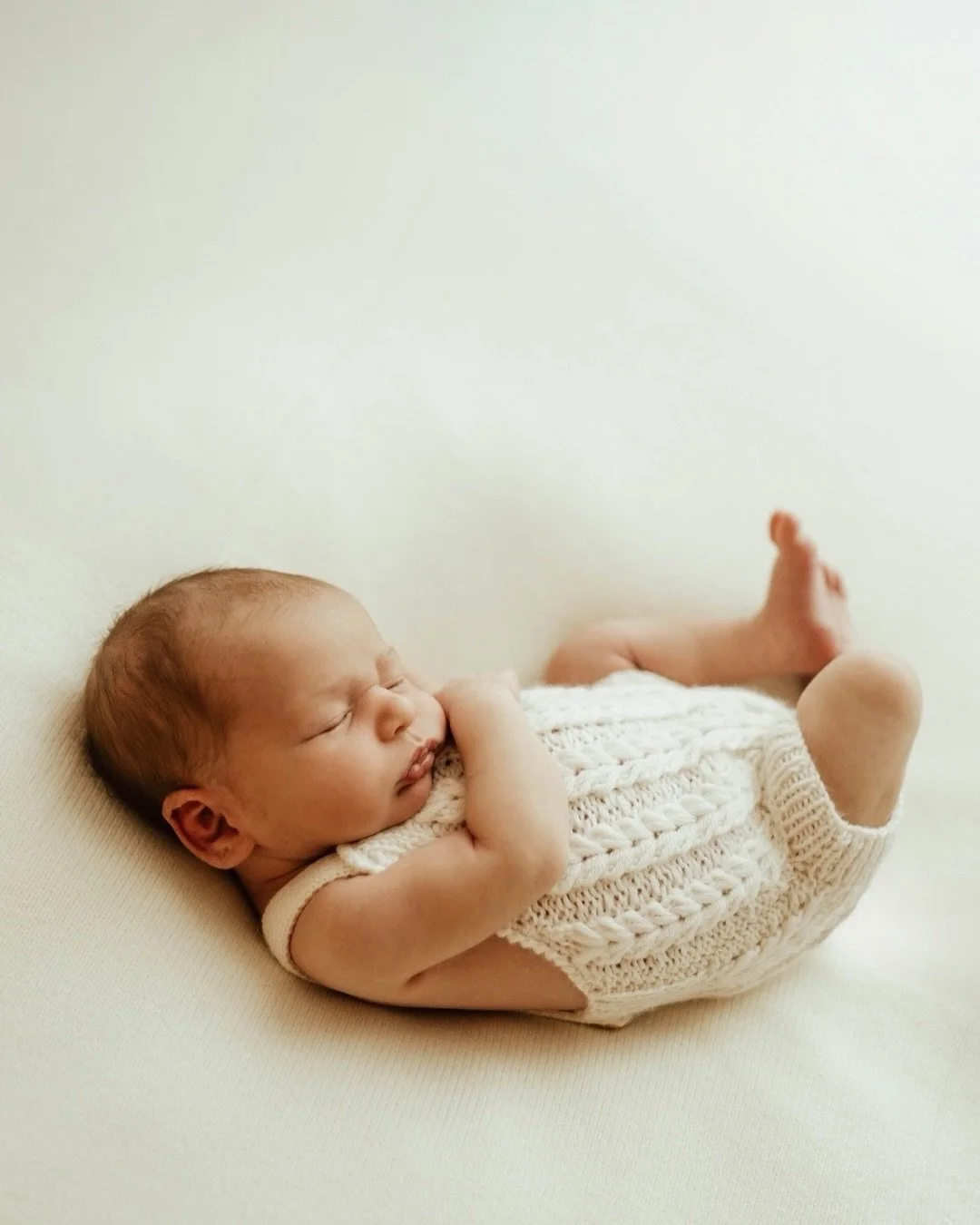 @hank_knitwear and a beautiful baby girl making my job far too easy.....🫶🫶🫶
⠀⠀⠀⠀⠀⠀⠀⠀⠀
Studio wardrobe items ready for all the babies during every newborn session, my spending habit isn&rsquo;t helped by there being so many stunning pieces availabl