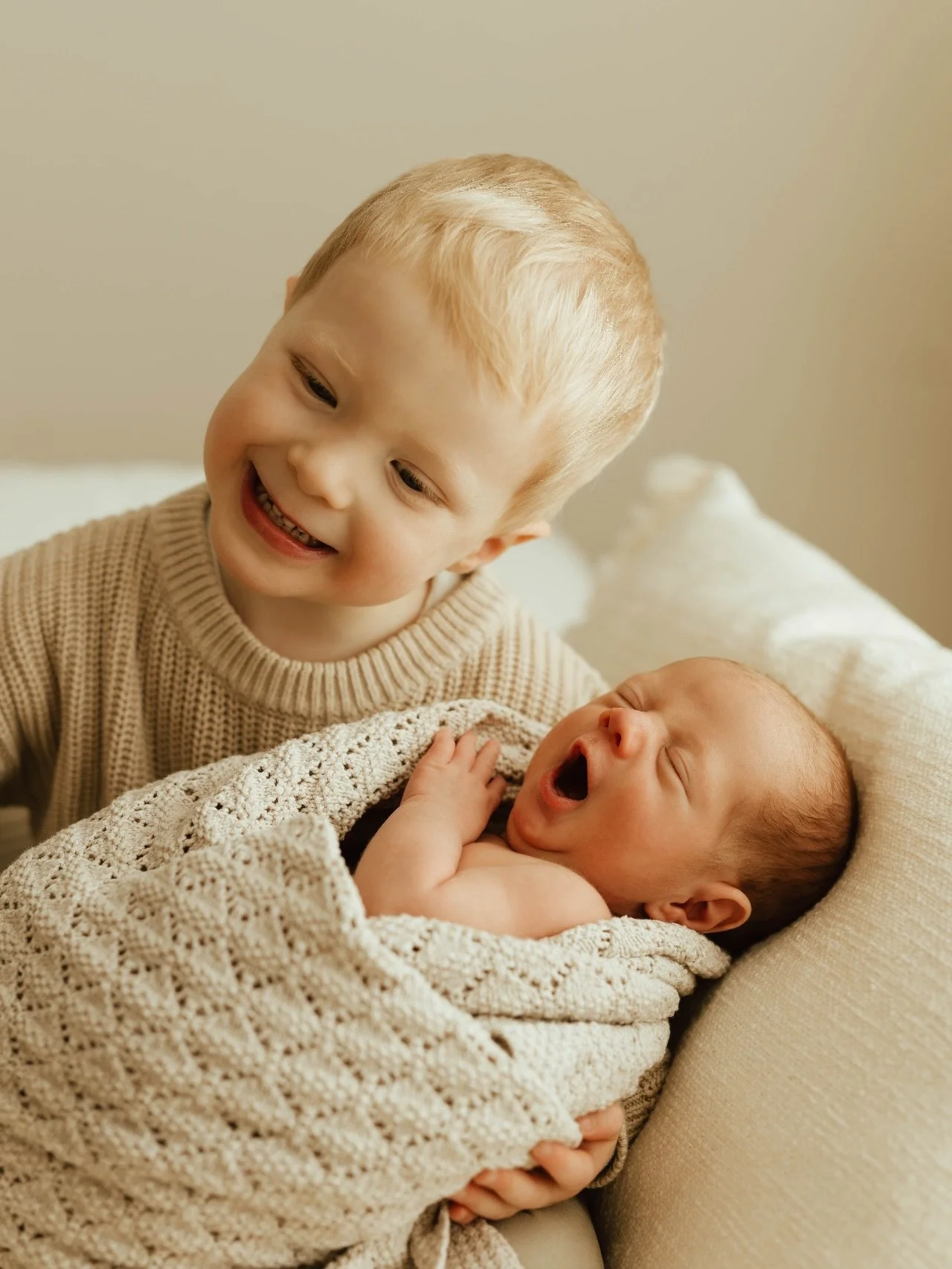 Gotta love that big brother energy....toddlers are ruthless and to be honest that is exactly why I love photographing them. 
⠀⠀⠀⠀⠀⠀⠀⠀⠀
This little one was no different and started the session pretty suspicious of me....followed by half an hour in and
