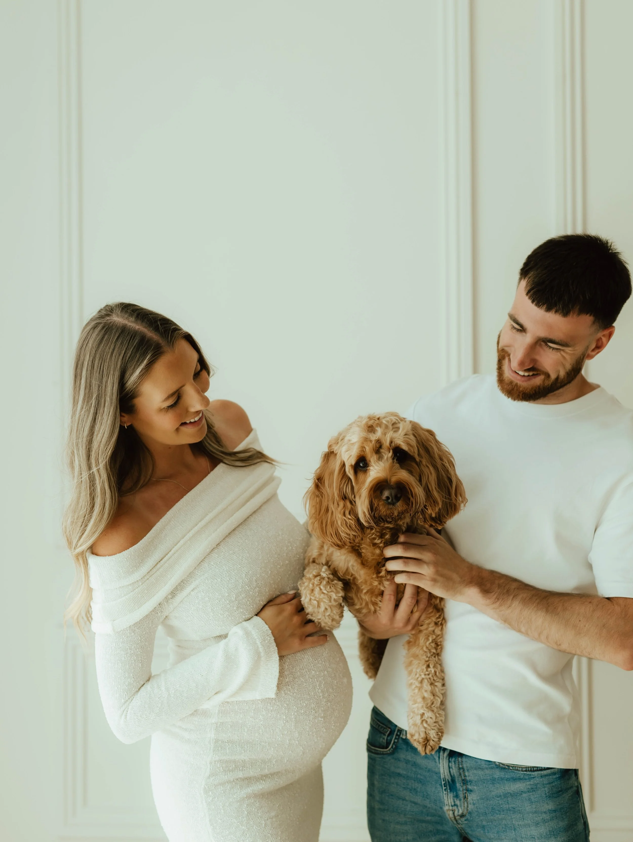 Yes fur babies can be included every time&hellip;..🫶

Cannot wait for the newborn shoot @mollythorp ✨❤️

#maternityphotoshoot
#gloucestershirematernityphotographer 
#herefordshirematernityphotographer