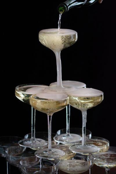 5 Easy Steps To A DIY Champagne Tower.jpg