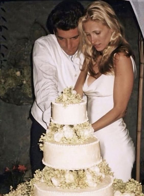 21Sep 1996 - Carolyn Bessette and John F_ Kennedy Jr. at Their Wedding Cumberland Island, Georgia.jpeg