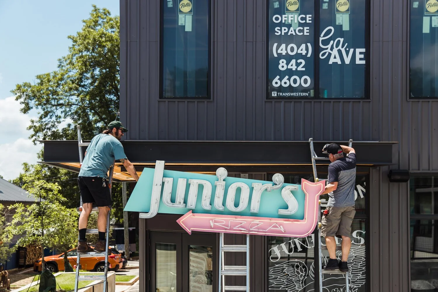 070819_Juniors_Pizza_Neon_Install-5187.jpg