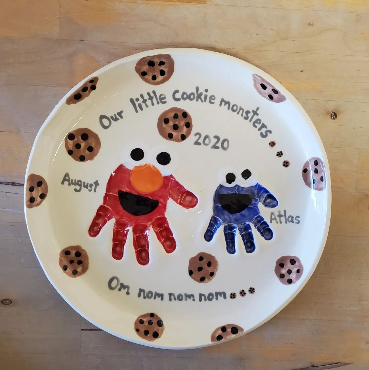 Om, nom, nom.... me love cookies!!! 🍪

#ceramichandprints #ceramicfootprints #ceramicimpressions #customgifts #ceramicimprints #clayhandprints #clayfootprints #ceramickeepsakes #keepsakes #uniquekeepsakes #ceramicmemories #personalizedkeepsakes #han