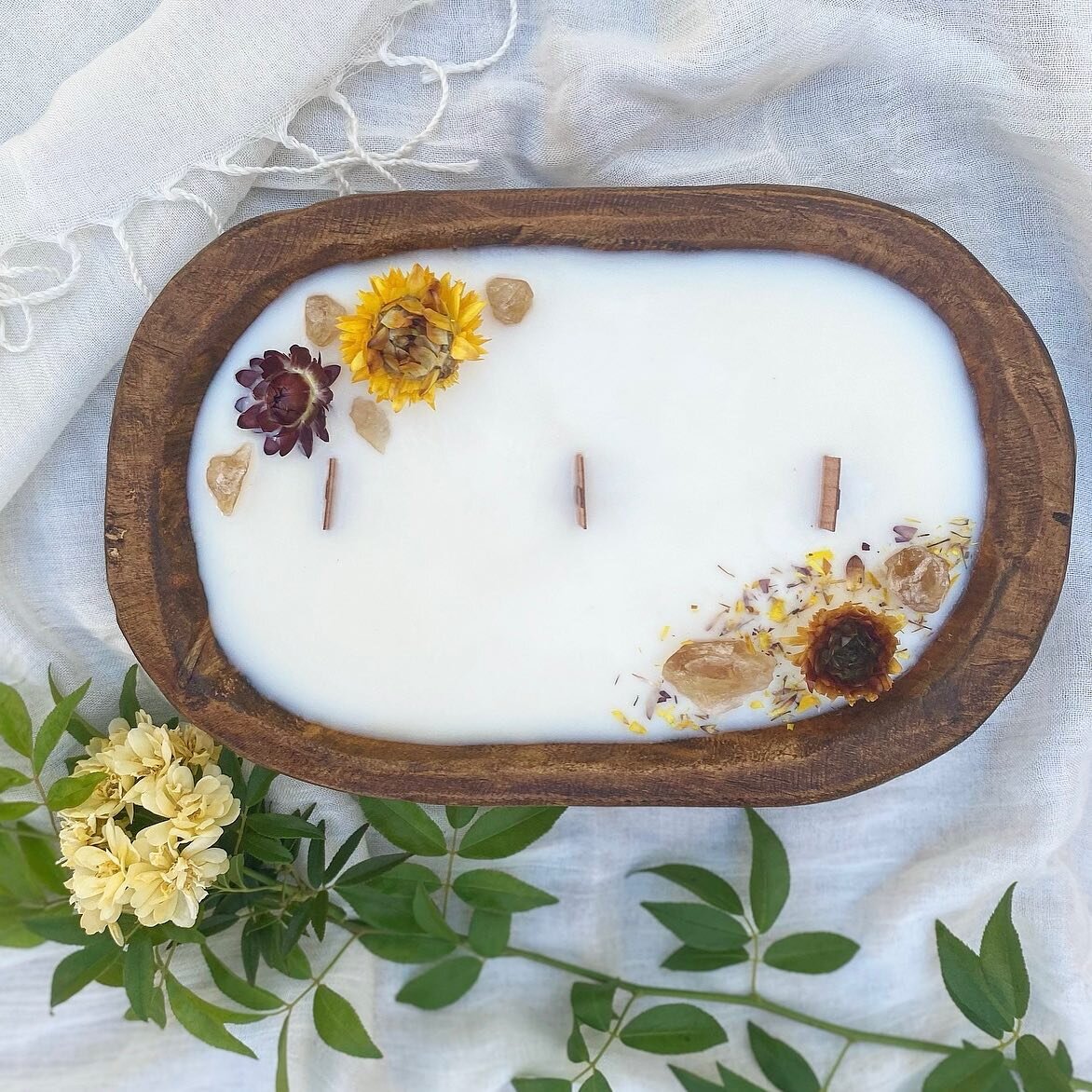 Order our beautiful dough bowl candle on our new website! 🌼 
https://www.earthglo.co/
&bull;
&bull;
&bull;
&bull;
&bull;
&bull;
#earthglo #candle #doughbowlcandles #spring #flowers #crystals #nontoxic #organic #vegan #soywaxcandles #essentialoils #w