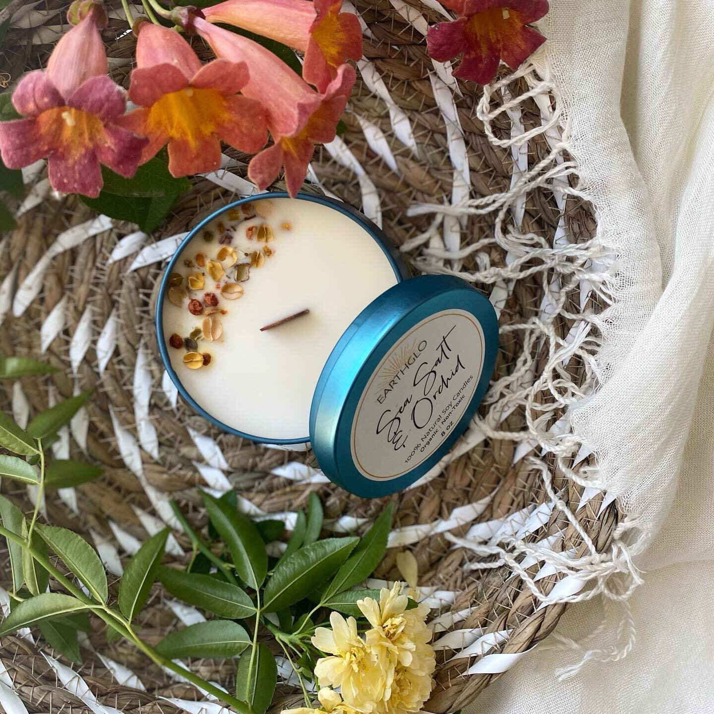 Our candles are Non-toxic, have a longer burn, and are all natural! 🌺🌊
&bull;
&bull;
&bull;
&bull;
&bull;
&bull;
#mothersday #candle #nontoxic #allnatural #sea #orchid #womenowned #woodwick #soywax #happy #love #shoplocal #summerlin #vegas #shopsma