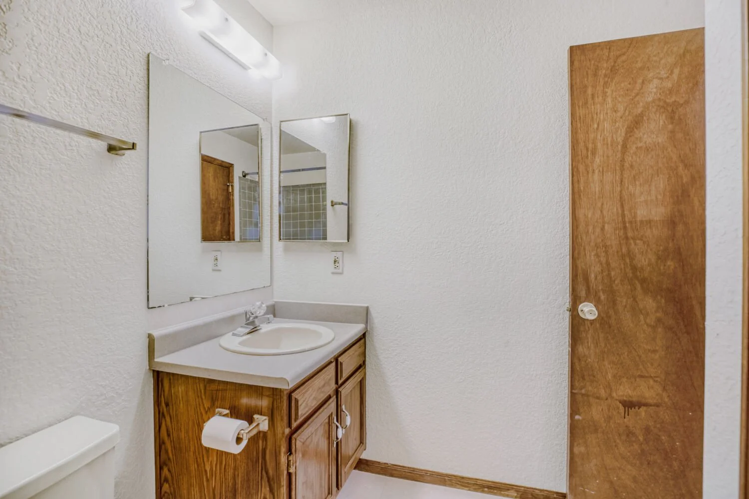 6201 Willow Ln - Web Quality - 016 - 16 Primary Bathroom.jpg