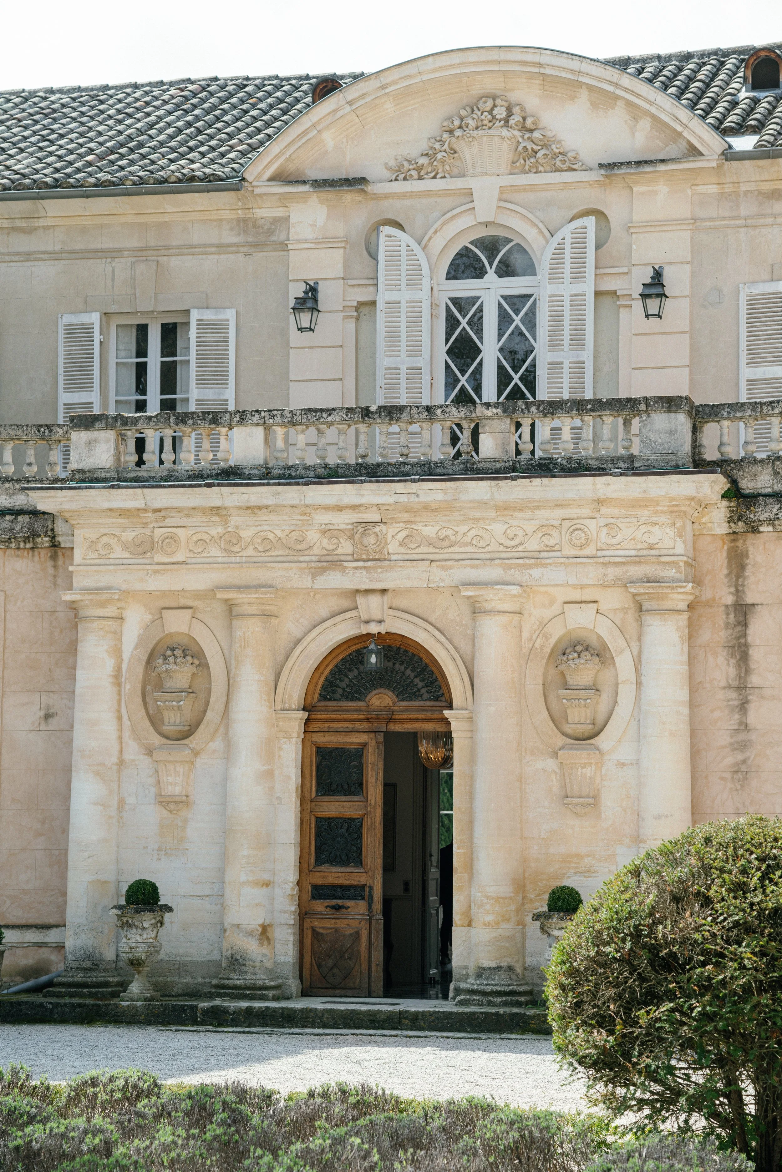 ultra-luxury-wedding-photography-rachel-wakefield-chateau-Martinay-France-Luxury-Wedding-Chateau Wedding-South France_0534.jpg