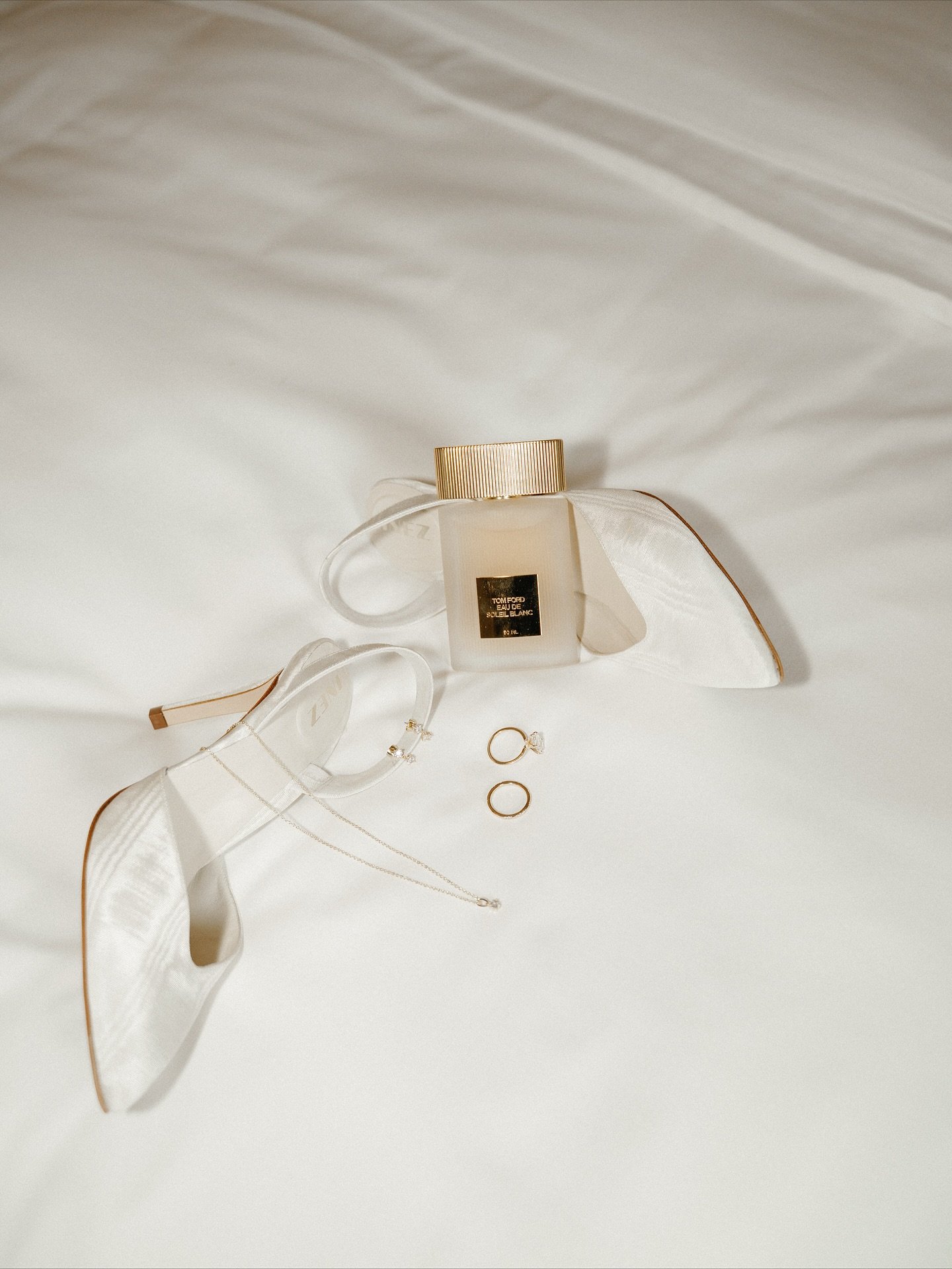 The atmospheric river can&rsquo;t stop the Issas ❤️&zwj;🔥

THE TEAM
Bride - @raquelmm1
Planning &amp; Design - @amazingdaysevents
Venue - @hotelcalifornian
Photo - @rachelwakefield
Video - I Heart Creative - @iheartcreativelms
DJ Zeke - @djzekesb
Fl