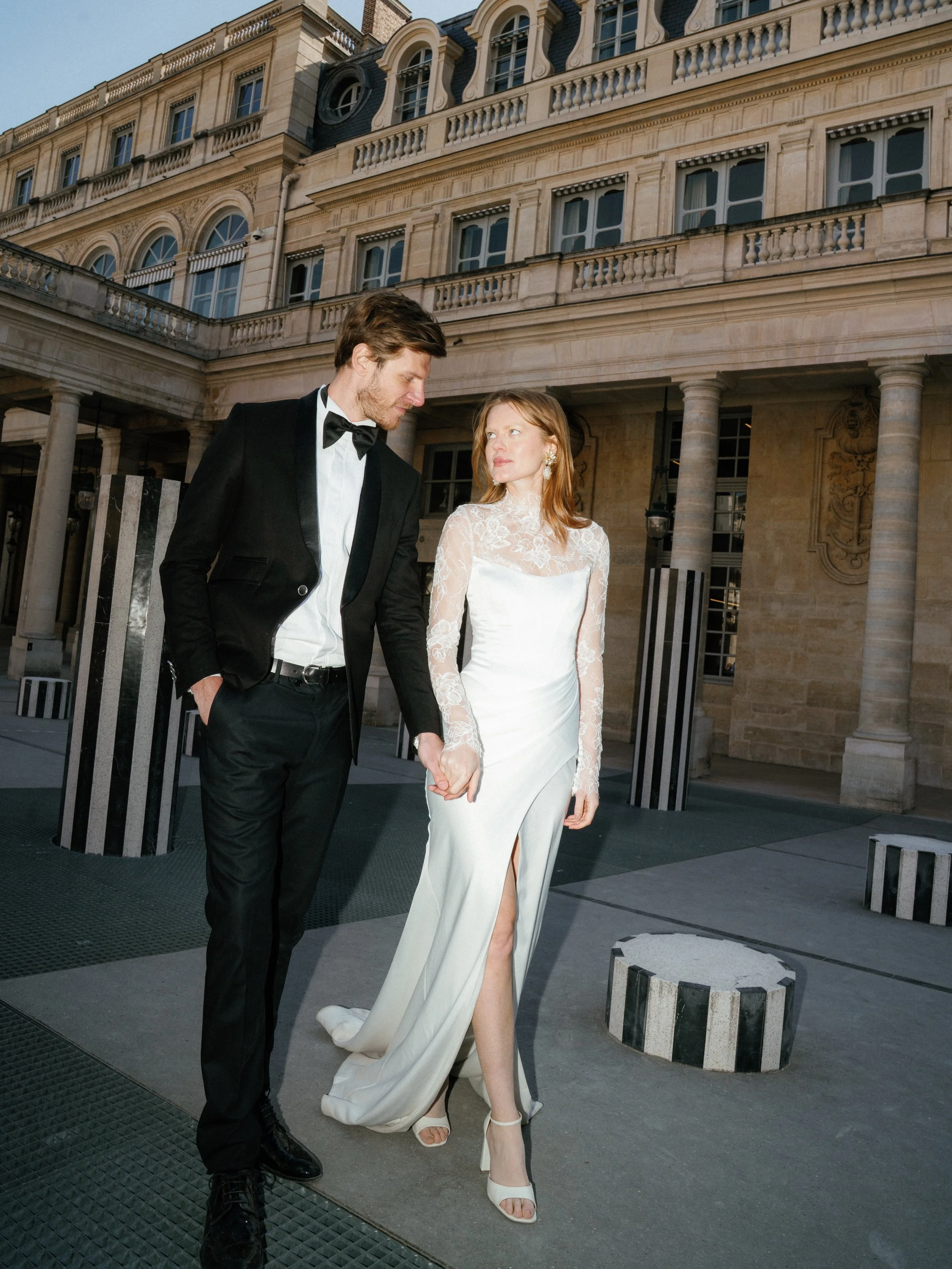 Un instant vol&eacute; &agrave; Paris

Coordination &amp; Event Planning: @sparklingmoments.events 
Photography: @rachelwakefield
Bridal Gown: @luce_sposa
Tuxedo: @carlopignatelliofficialpage
Jewellery: @jonidaripani
Floral Design: @botanicaeventbcn
