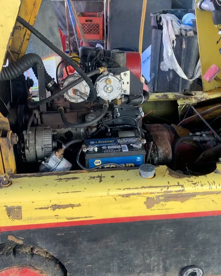For some crazy reason nobody has bought this amazing forklift. So I will provide some reasons why you should buy it: propane, 12&rsquo; mast, 4000lb+ lift, starts right up (see video), runs great, a lot of it is new:
- new starter
- new keyswitch and