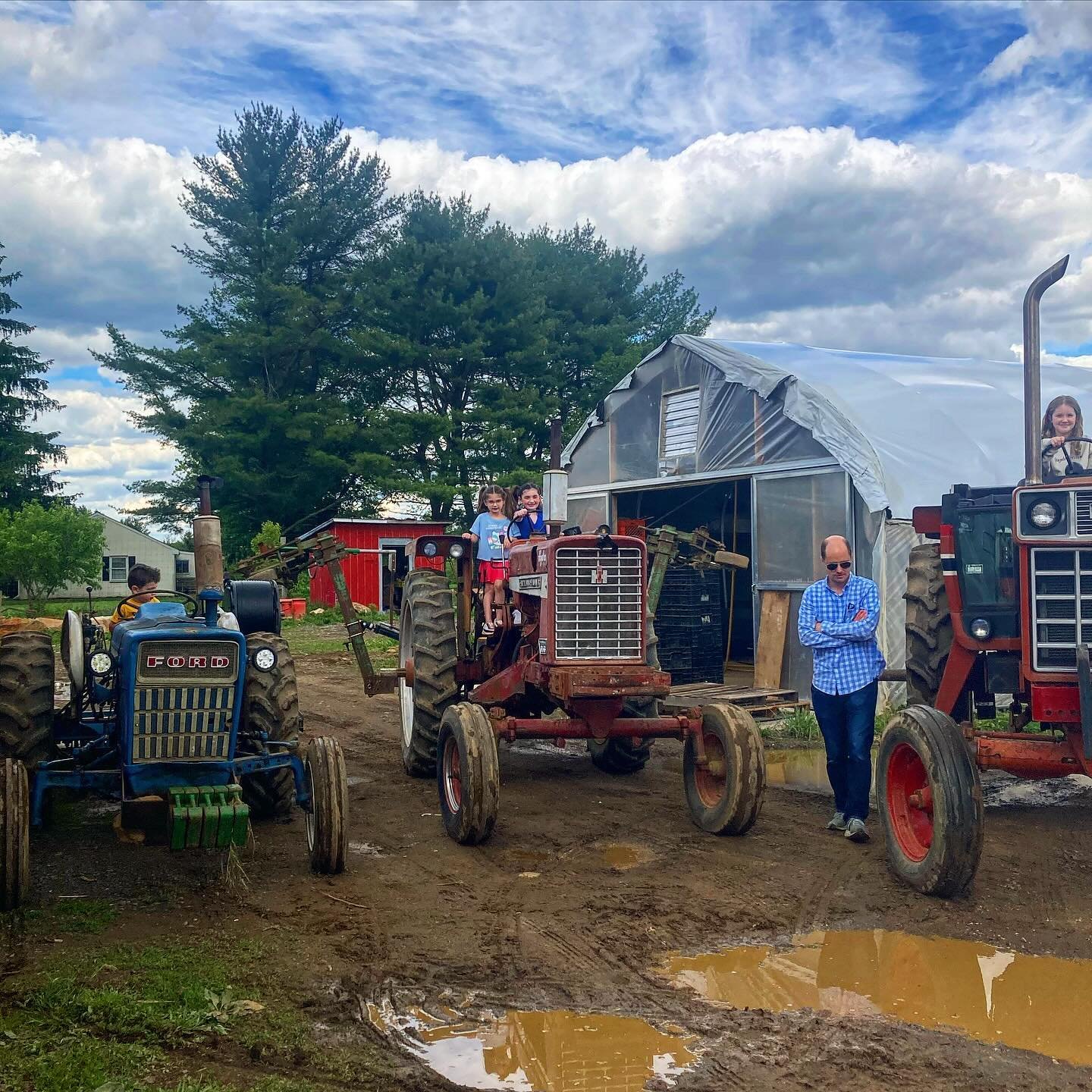 Open house was a smash hit. UPick strawberries gonna be on a new level. We drove tractors, splashed in the mud, got a guest visit from the Chester county farmer of the year @birchrunhills , the baker of the year in any county @ursabakery and we even 