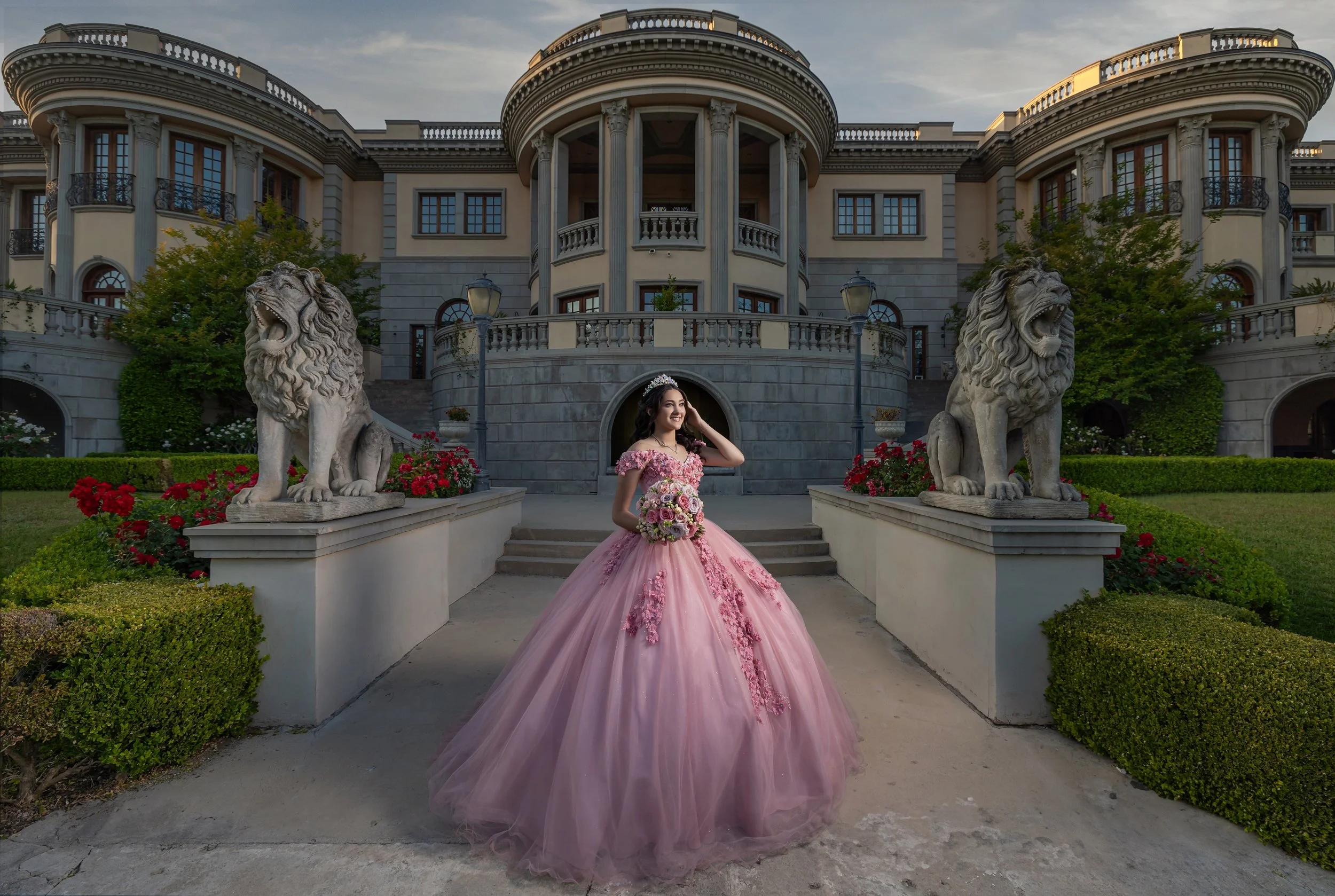 Elegant Quinceañera Photoshoot .jpg