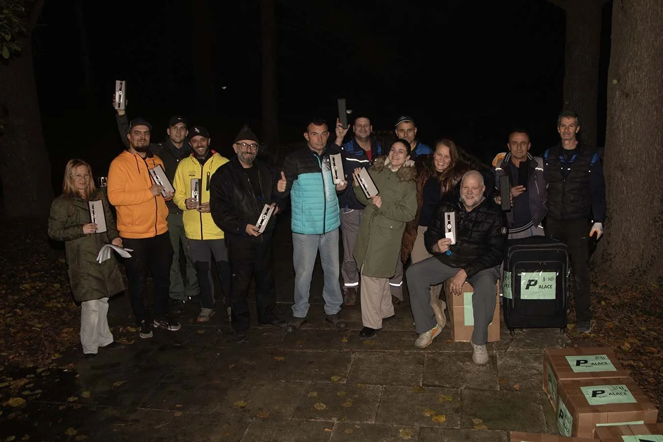 THOUSANDS OF CHRISTMAS PRESENTS FOR ORPHANS ARRIVE AT THE ROYAL PALACE FROM LIFELINE CHICAGO
