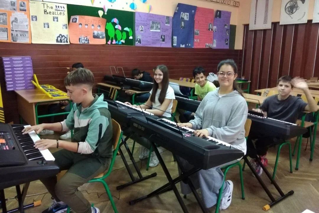 CROWN PRINCESS KATHARINE AND LIFELINE CHICAGO ENRICH MUSIC EDUCATION AT ELEMENTARY SCHOOL IN KOVIN