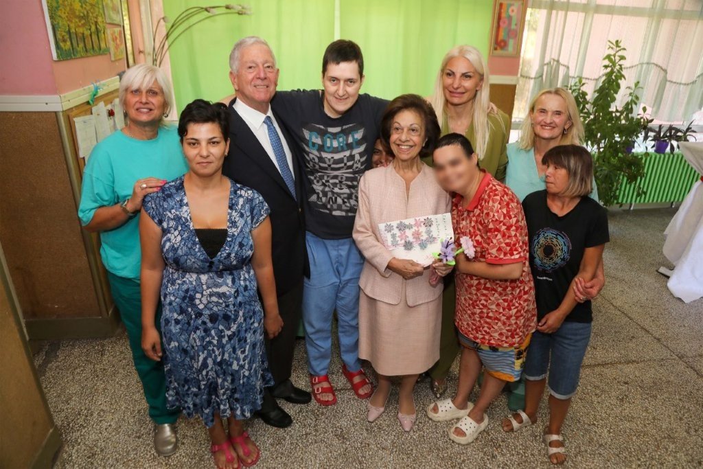CROWN PRINCESS KATHERINE AND LIFELINE CHICAGO DELIVER MAJOR RENOVATION TO SREMČICA INSTITUTION

$100,000 Grant from Tauck Transforms Essential Facilities for Women with Developmental Disabilities
