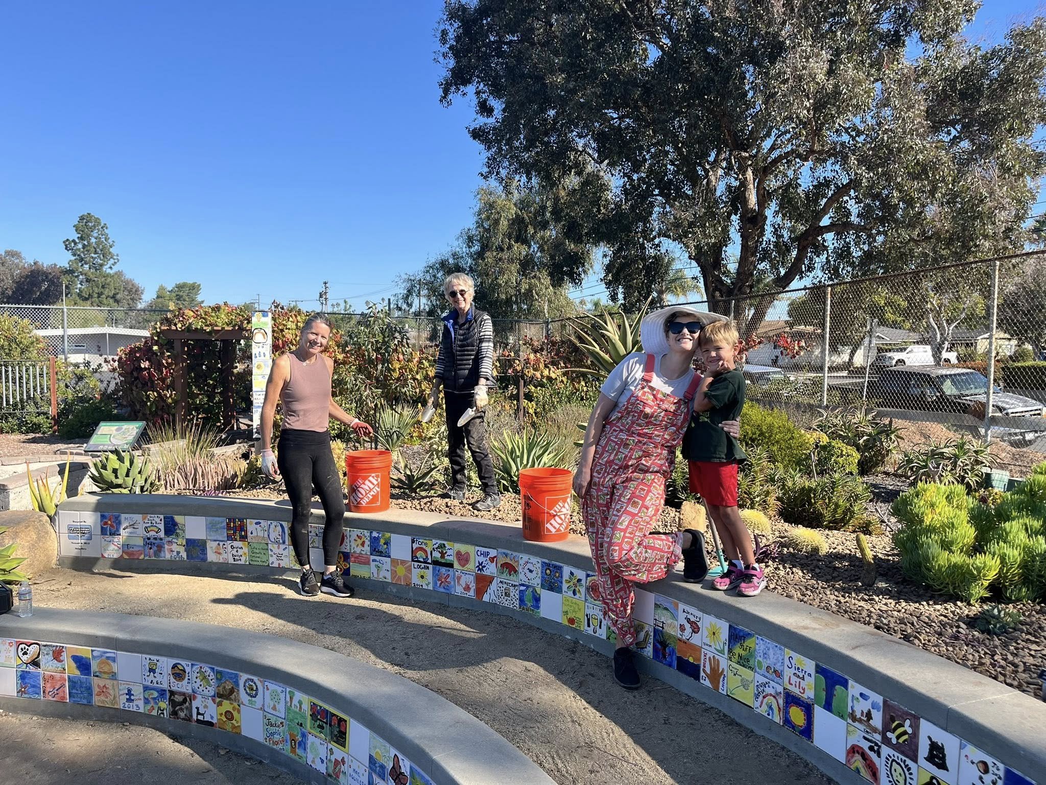 SCCG Carol with volunteers in succ.jpg