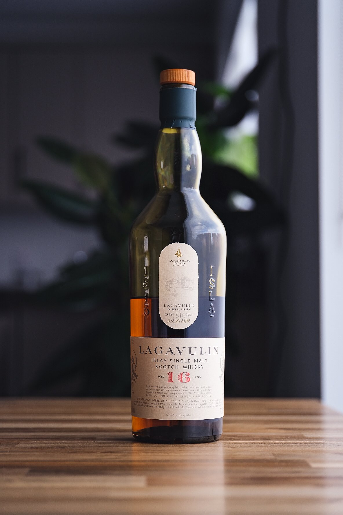 Lagavulin 16 YEARS Islay Single Malt Scotch Whisky EMPTY 750ml bottle w/box