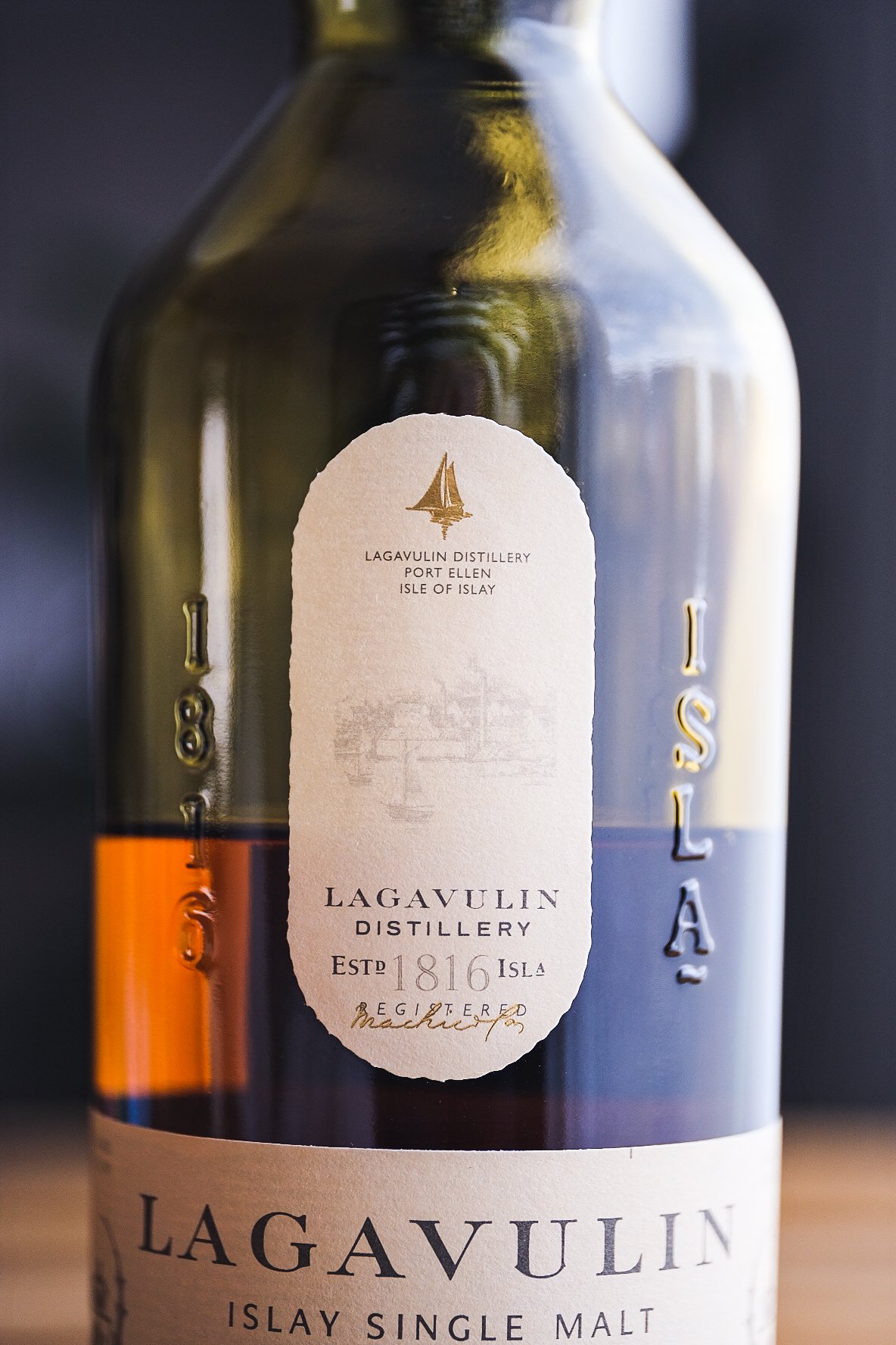 Lagavulin 16 YEARS Islay Single Malt Scotch Whisky EMPTY 750ml bottle w/box