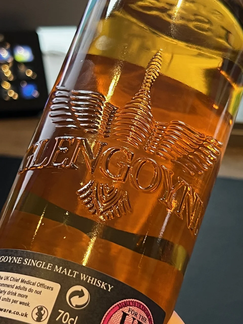 glengoyne 10 embossed moulding bottle close up