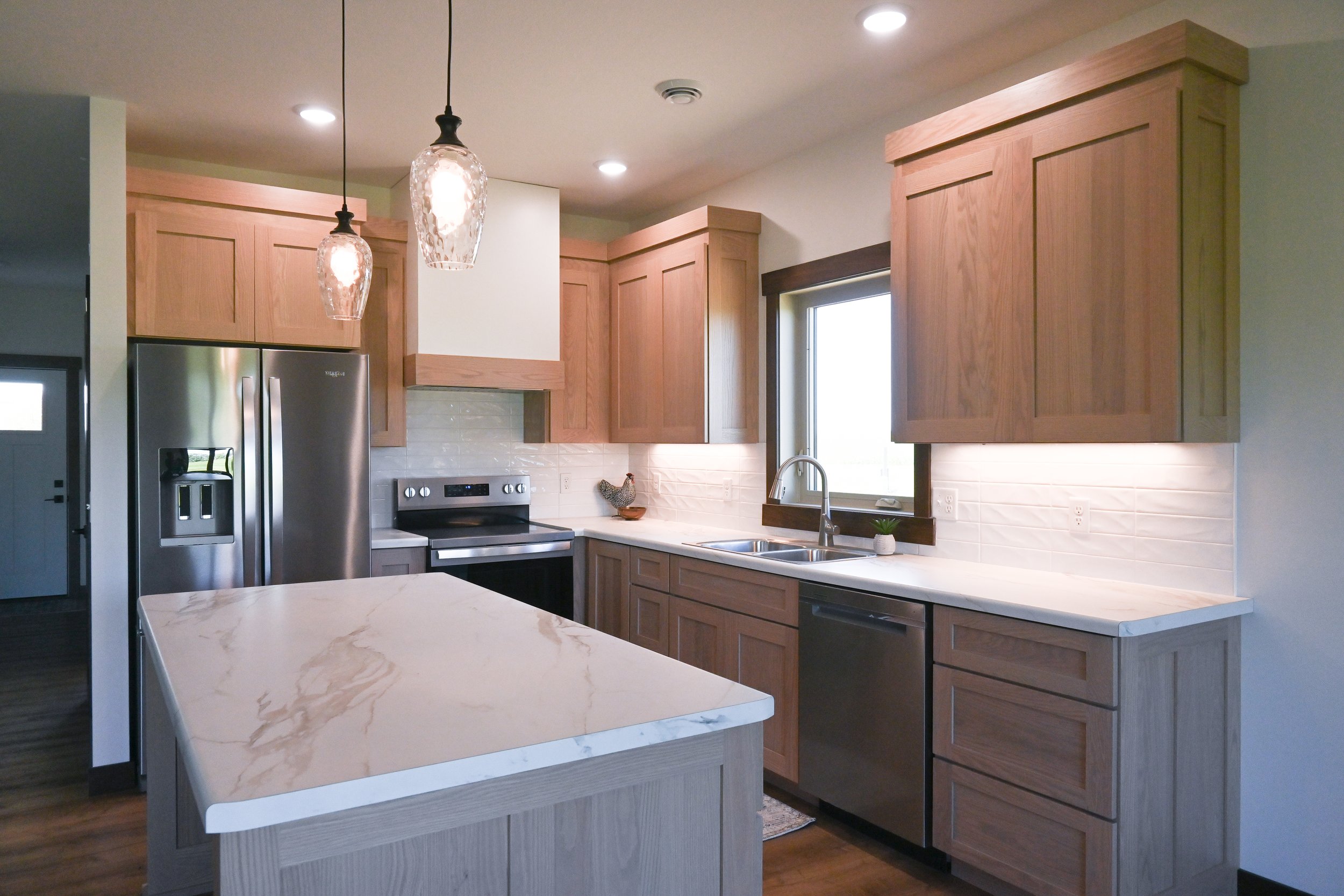 Kitchen with oak cabinets, center island