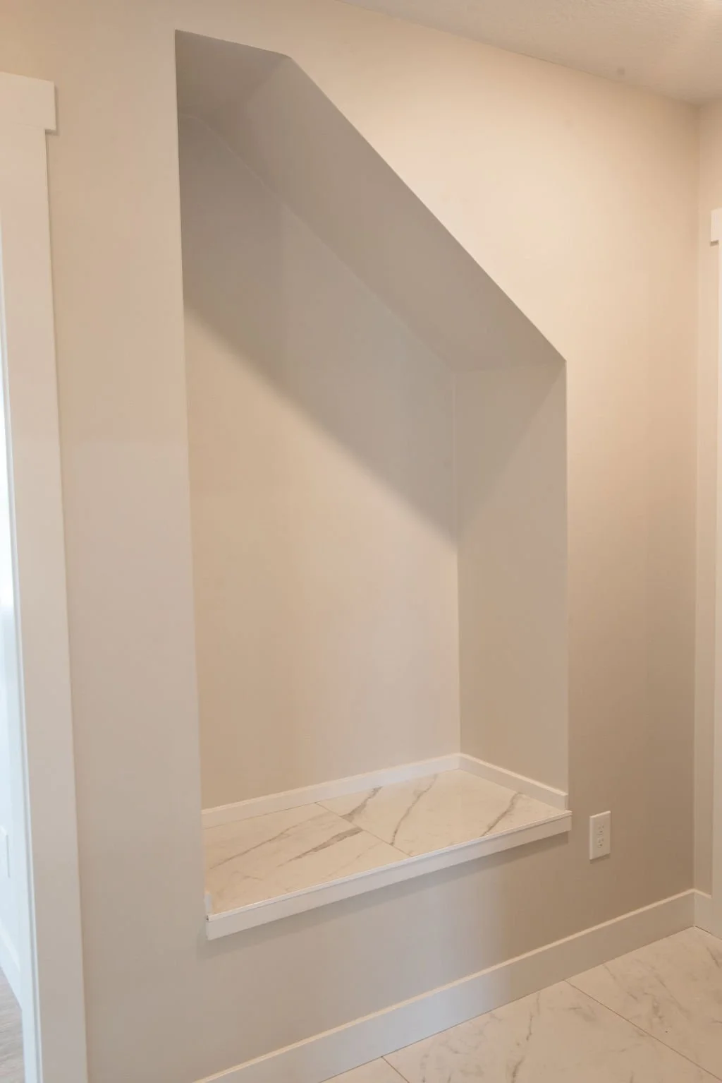grand-meadow-mn-spec-home-foyer-niche.jpg