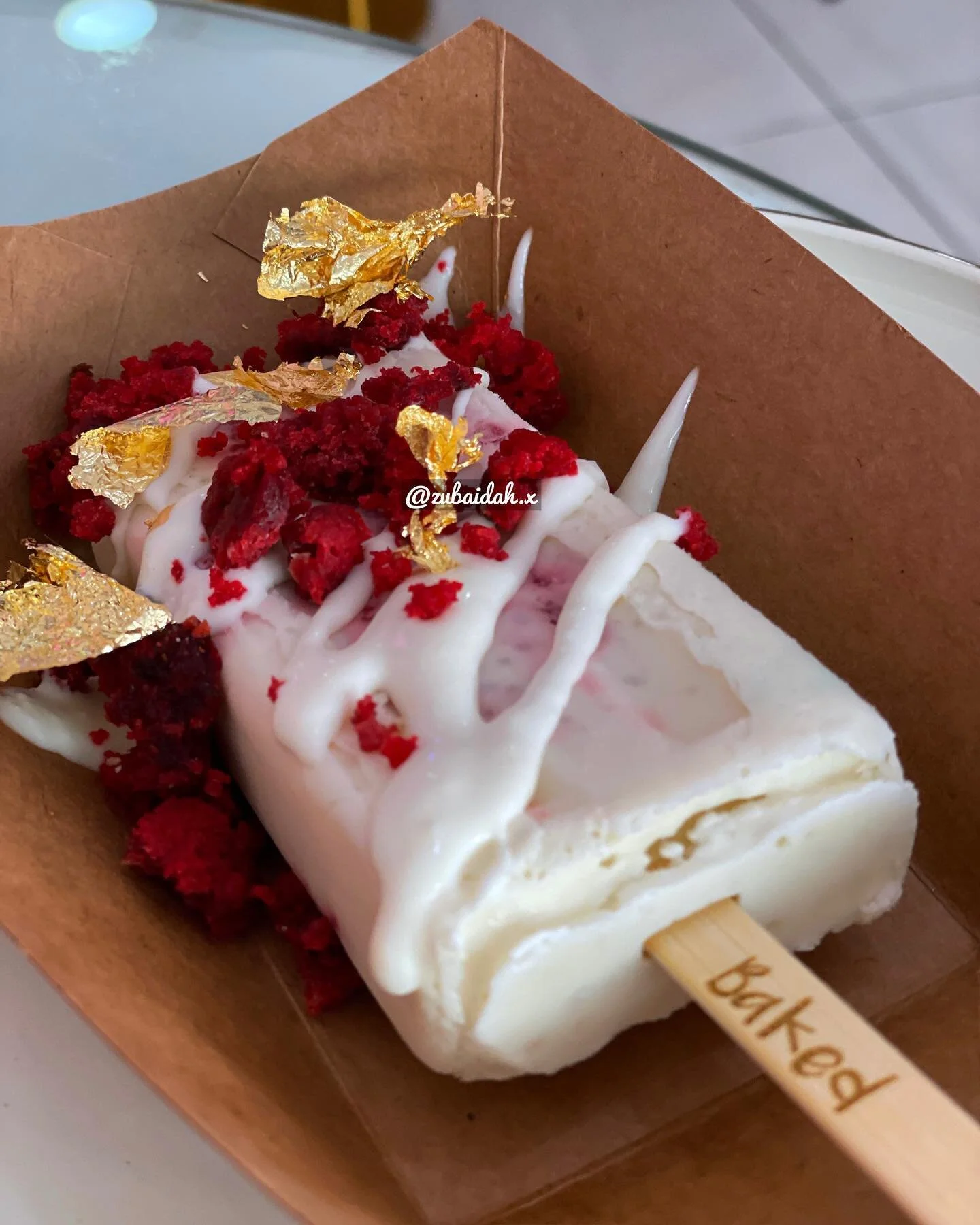 I may have found my 3rd 10/10 in Accra!

🍦Red Velvet Cakesicle (creamy popsicle filled with red velvet cake. LOVE IT!)
💸&cent;30
📍Baked Ghana, Bethel House, Boundary Road, East Legon

.
.
.
.
.

#bakery #cake #explore #explorepage #instagram #dess