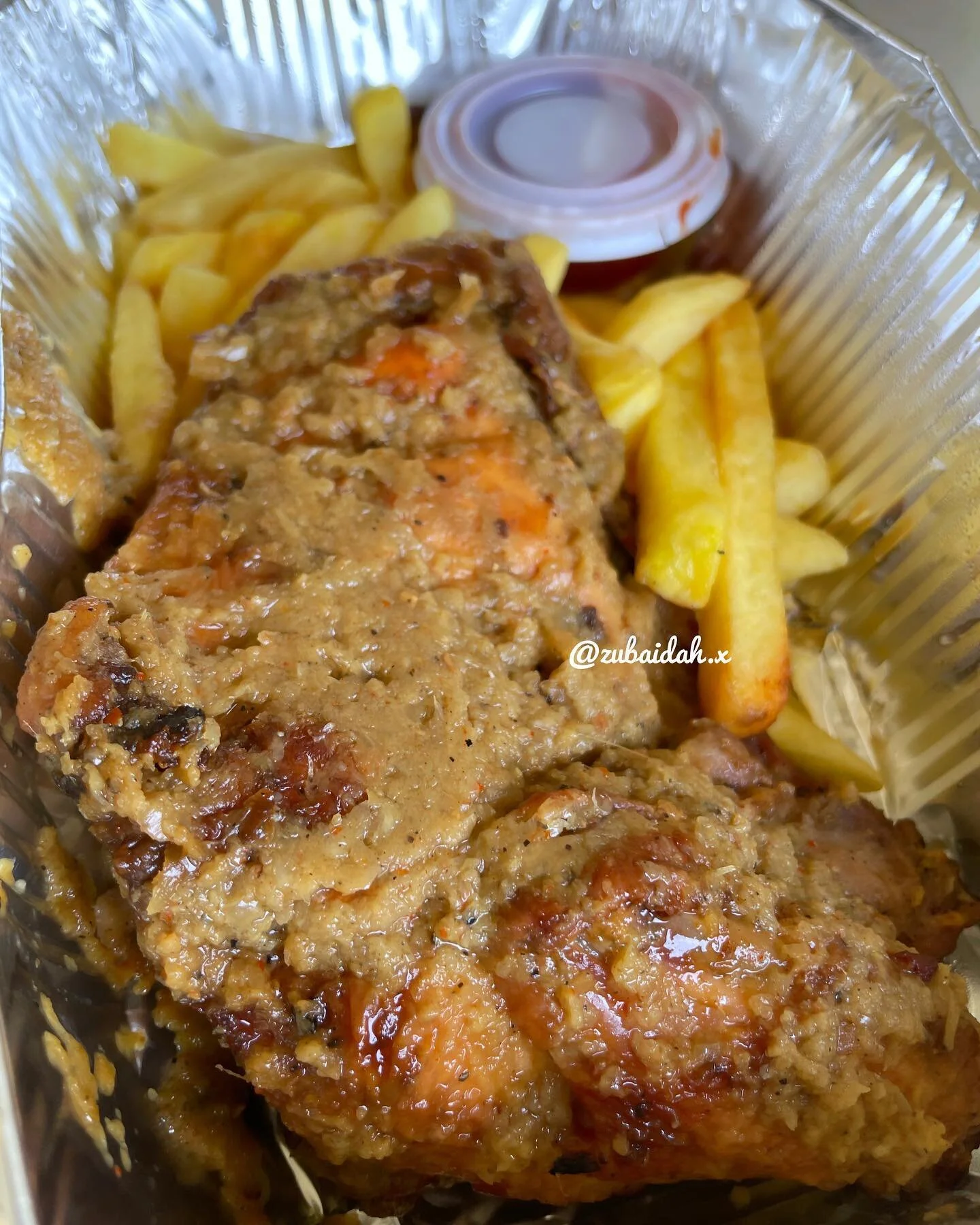 Grilled Chicken &amp; Fries
💸&cent;33
📍Papaye, Spintex 

.Celebrated Independence with a Ghanaian favourite, Papaye! 
.
.
.
.
.
.#chicken #instagram #explore #explorepage #goat #meat #ghanajollof #jollofrice #shito #vegetables #ghanaianfood #ghanaf