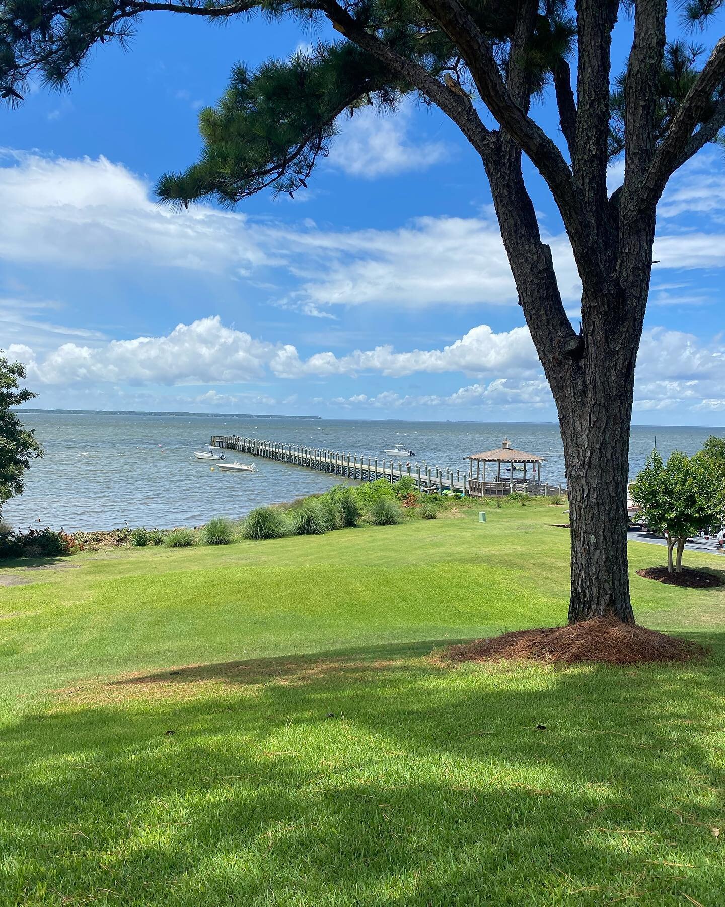 You just can&rsquo;t beat a backyard view like this. 🌅😍🙌🏼 This property is for sale! Message me for details. 📲
.
.
.
.
.
.
#outerbanksrealtygroup #mandysellsobx #obxhomesales #obxrealtor #outerbanksrealtor #visitnc #obxstuff #northcarolina #beac