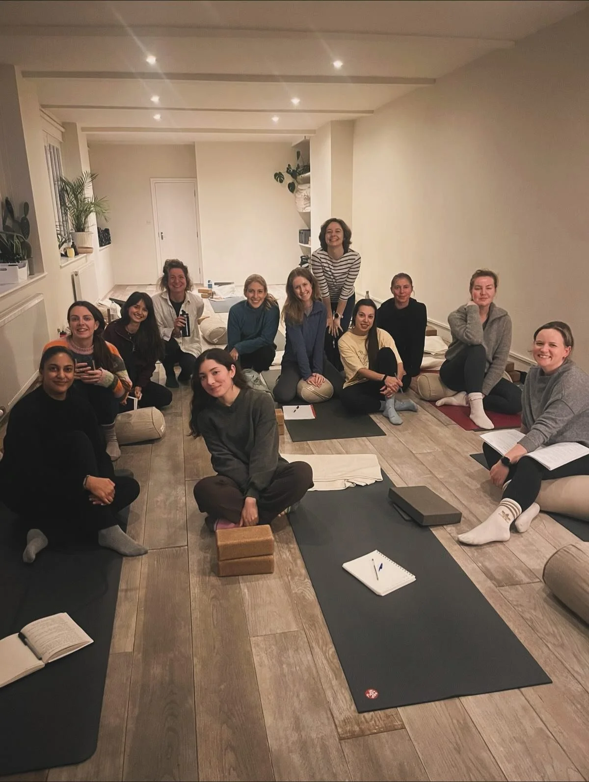 Another amazing weekend @downtoearthlondon for our #200hourytt - this 4th weekend was a deep dive into the yoga sutras, meditation and learning to give adjustments&hellip; 

Having taught this training 14 x over the last 10 years, by weekend 4/10 stu