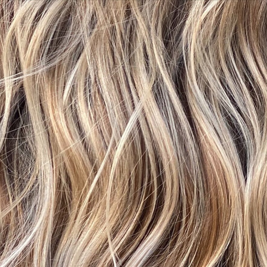 This is for ALL my girlies who want to keep their color in ✨perfect✨ condition until the next appointment!

📌 SAVE this&mdash;you don&rsquo;t want to forget these steps!

Here&rsquo;s how to extend the life of your color:

1️⃣ Color-Safe Shampoo &nd