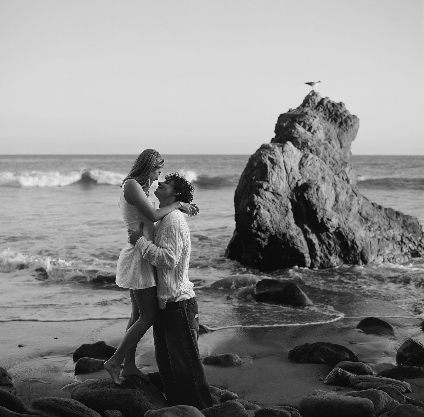 Ava + Jake in love on 120 film in Malibu 🎞️

The depth and softness and detail that you can get with medium format film and the Hasselblad&hellip;oh mama mama!! It takes longer to set, it&rsquo;s all manual, it&rsquo;s a bit more of a hassle (see wh