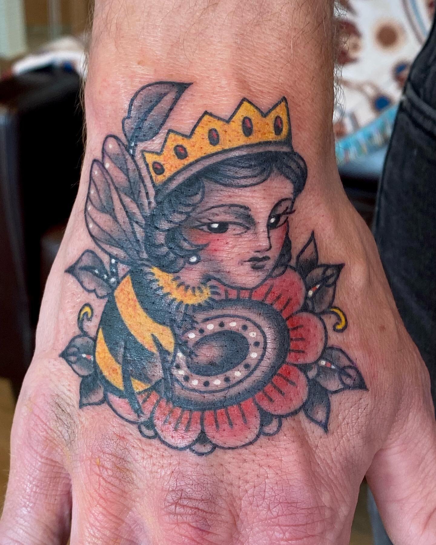 Queen Bee 🐝 thank you Chris!!! Done at Black Rabbit Studio in Langley

Find me next Sunday the 25th for Flash Day at @36thstreettattoo, first come first serve, I&rsquo;ll be doing only flash designs from my book or off the walls 🤩🤩🤩