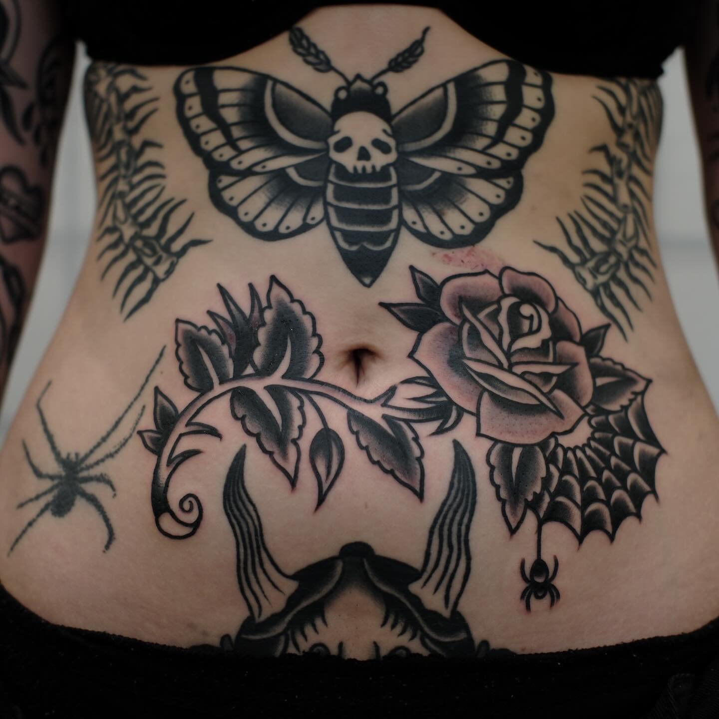 fresh rose and some healed ones on @sarahgraceerose ❤️ shoutout @rempetattoo for letting me use yer 📸 @36thstreettattoo