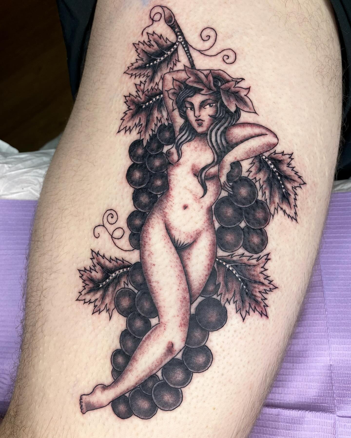 Some black and grey tattoos, with a thinner line&hellip; done at @blackrabbittattoolangley 
🖤🤍🖤

Do you want to get tattooed? Email me to renavignati@gmail.com 💫 stay cozy.. Thank you!