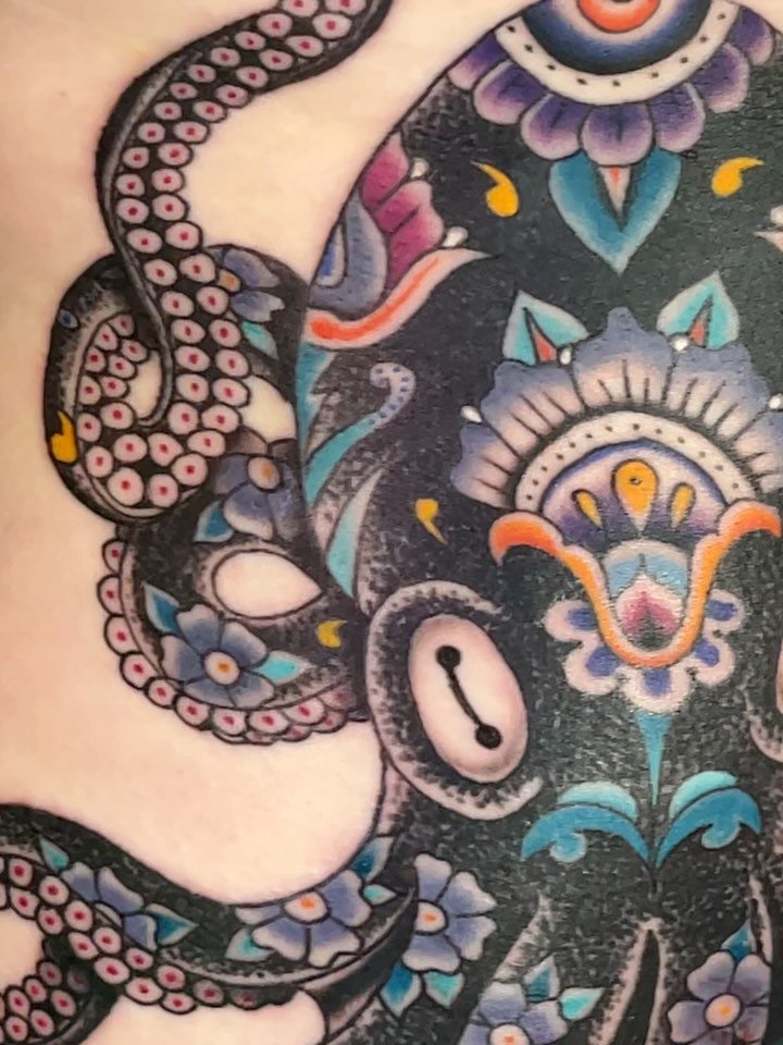 Two sessions, done at @blackrabbittattoolangley 

Octopus for Anna, along some healed cats&hellip; thank you for your commitment and beautiful predisposition 🌸 

I&rsquo;m booking for the end of July and beyond.. 
Whidbey and Seattle. 
Your idea or 