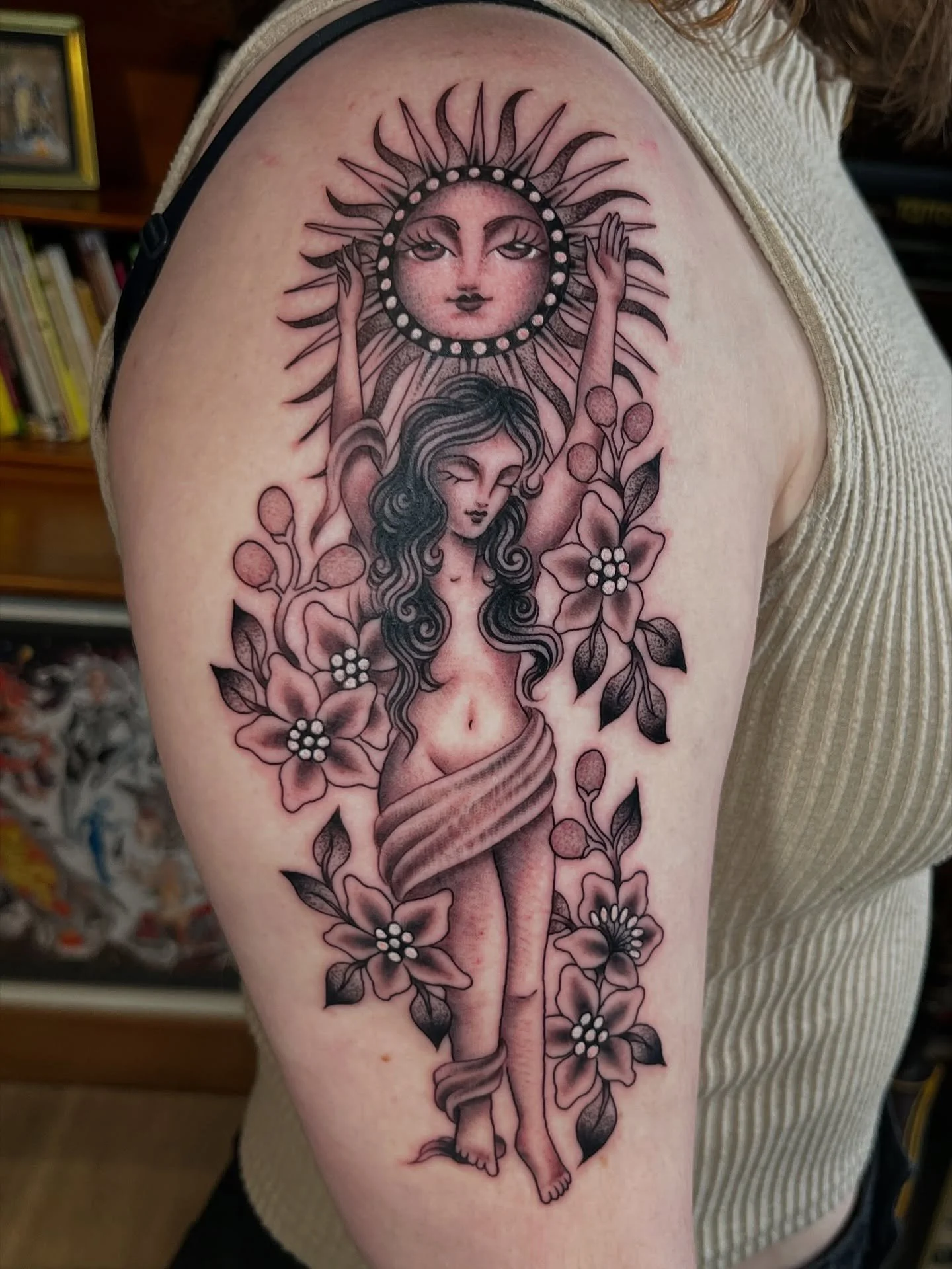 Another Tarot inspired for Sam, #thesun 
Done at @blackrabbittattoolangley 

You want to get tattooed? Send me your ideas and book a consultation 🌞 renavignati@gmail.com 

Thank you! &hearts;️