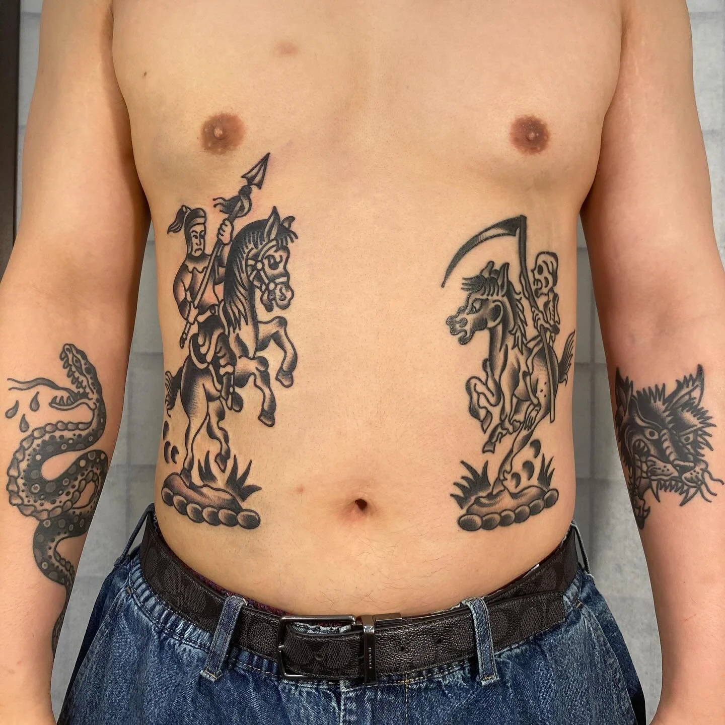 🐴 Custom horses on the torso and flash designs picked off the walls for the arms! Made at @36thstreettattoo