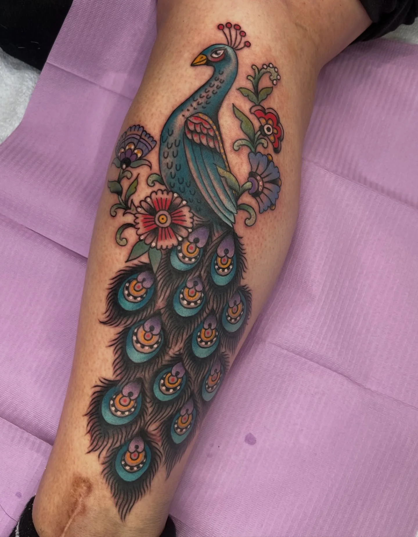 Peacock for Leni, early Aries celebration ❤️&zwj;🔥

Thank you for always trusting me 🌹

Done at @blackrabbittattoolangley