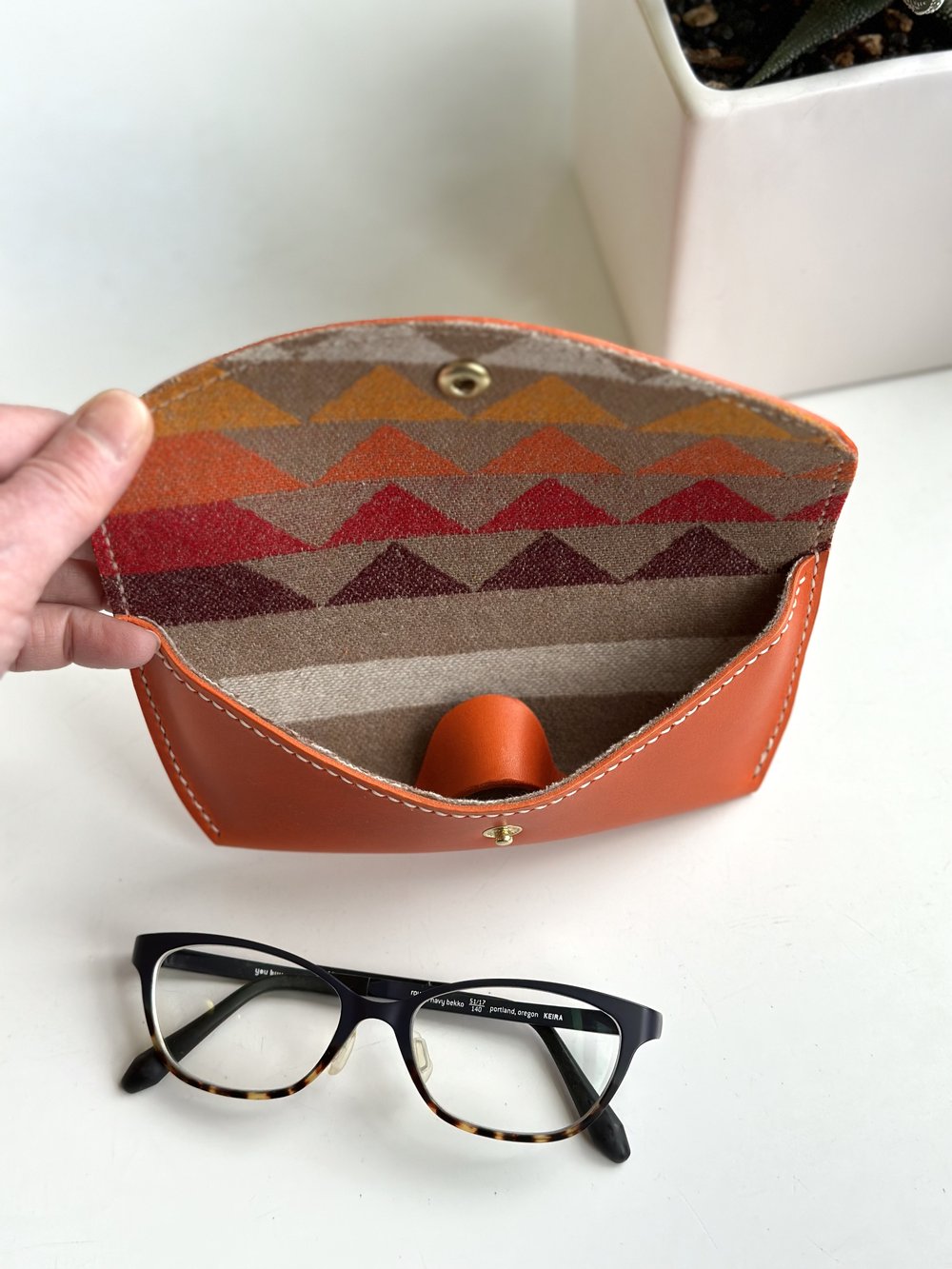 Laikipia Clutch in soft Suede – Large