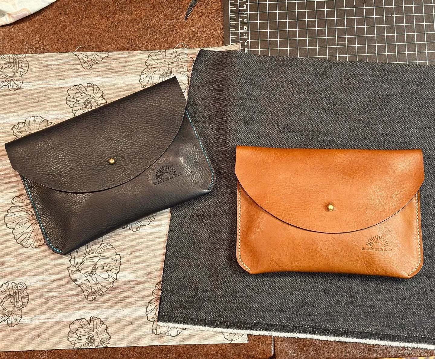 Making a couple of dust covers for these two Button Stud Pouches shipping out today.  I just added one in Fluid Black and Natural in the ready to ship section! Swipe to see. 😍
Order through Dec. 18th to arrive before Xmas! ✨❄️

#gifts #handmadegifts