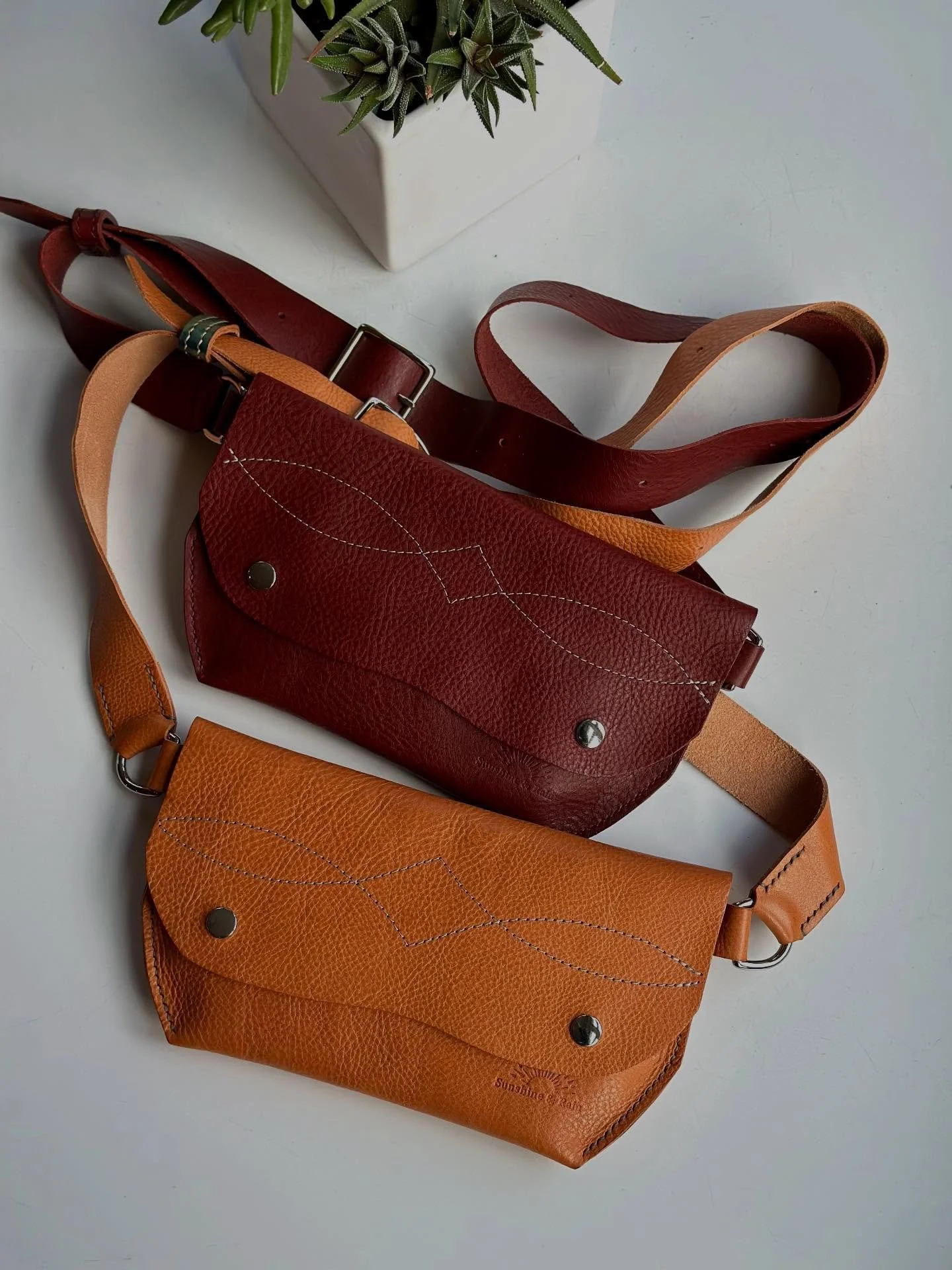 A few more gems added to the Ready-to-Ship section on the webshop. ✨. Order by Dec. 18th to arrive in time for Christmas! 🎄

Swipe to see the recent additions and also some nice patina. ☀️

#handmadegift #handmadegiftsarethebest #leatherbag #tote #h